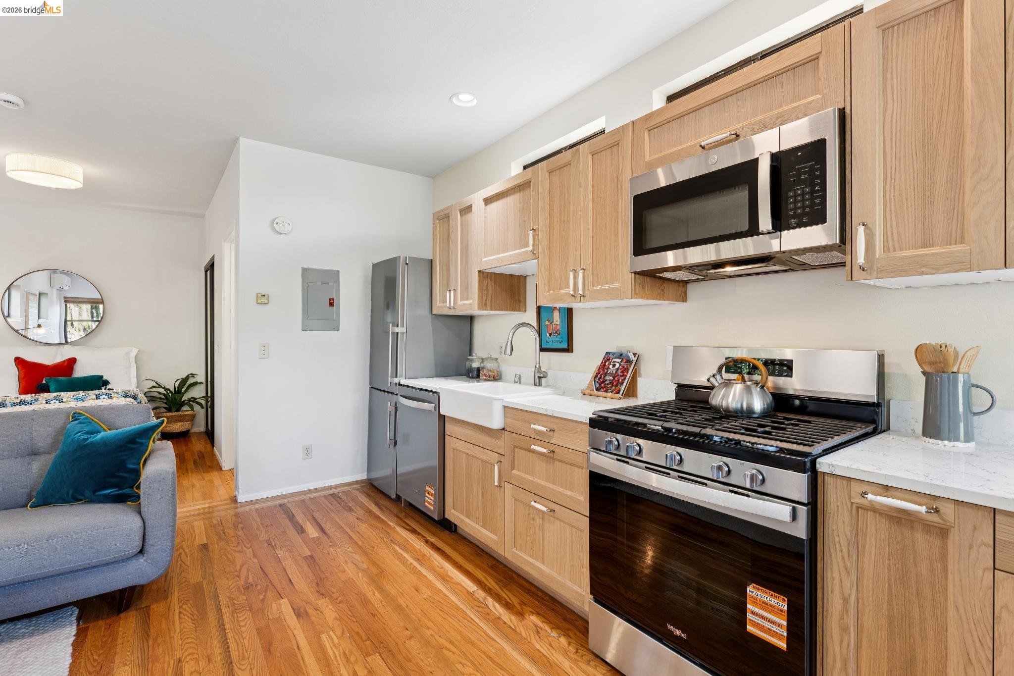 Detail Gallery Image 9 of 24 For 2112 Mckinley Ave #D,  Berkeley,  CA 94703 - 0 Beds | 1 Baths