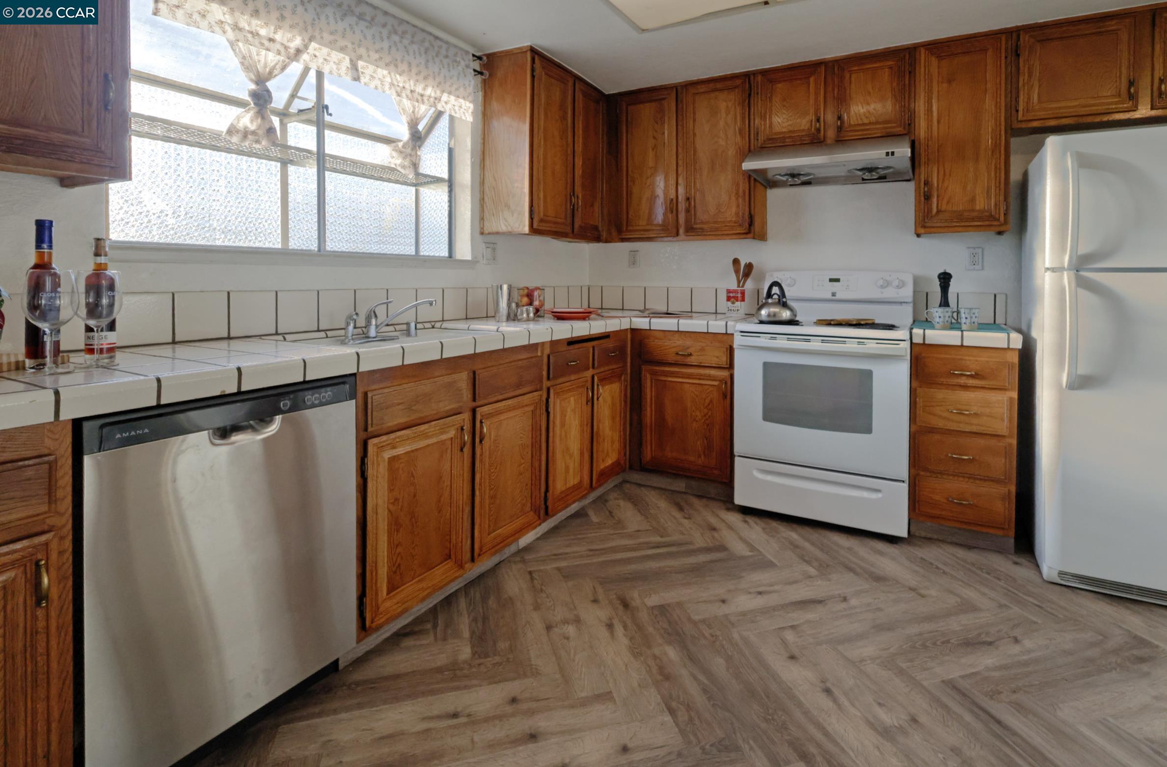 Detail Gallery Image 3 of 3 For 2585 El Portal Dr #C,  San Pablo,  CA 94806 - 2 Beds | 2/1 Baths