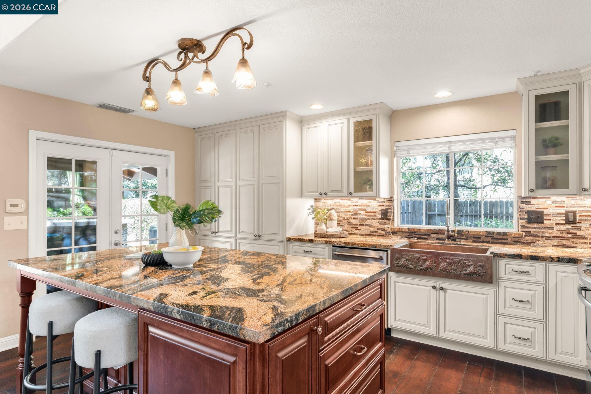 Detail Gallery Image 11 of 42 For 1174 Central Ave, Livermore,  CA 94551 - 5 Beds | 3 Baths