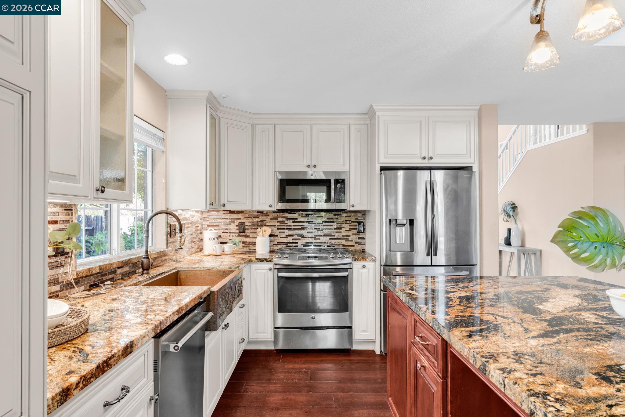 Detail Gallery Image 12 of 42 For 1174 Central Ave, Livermore,  CA 94551 - 5 Beds | 3 Baths