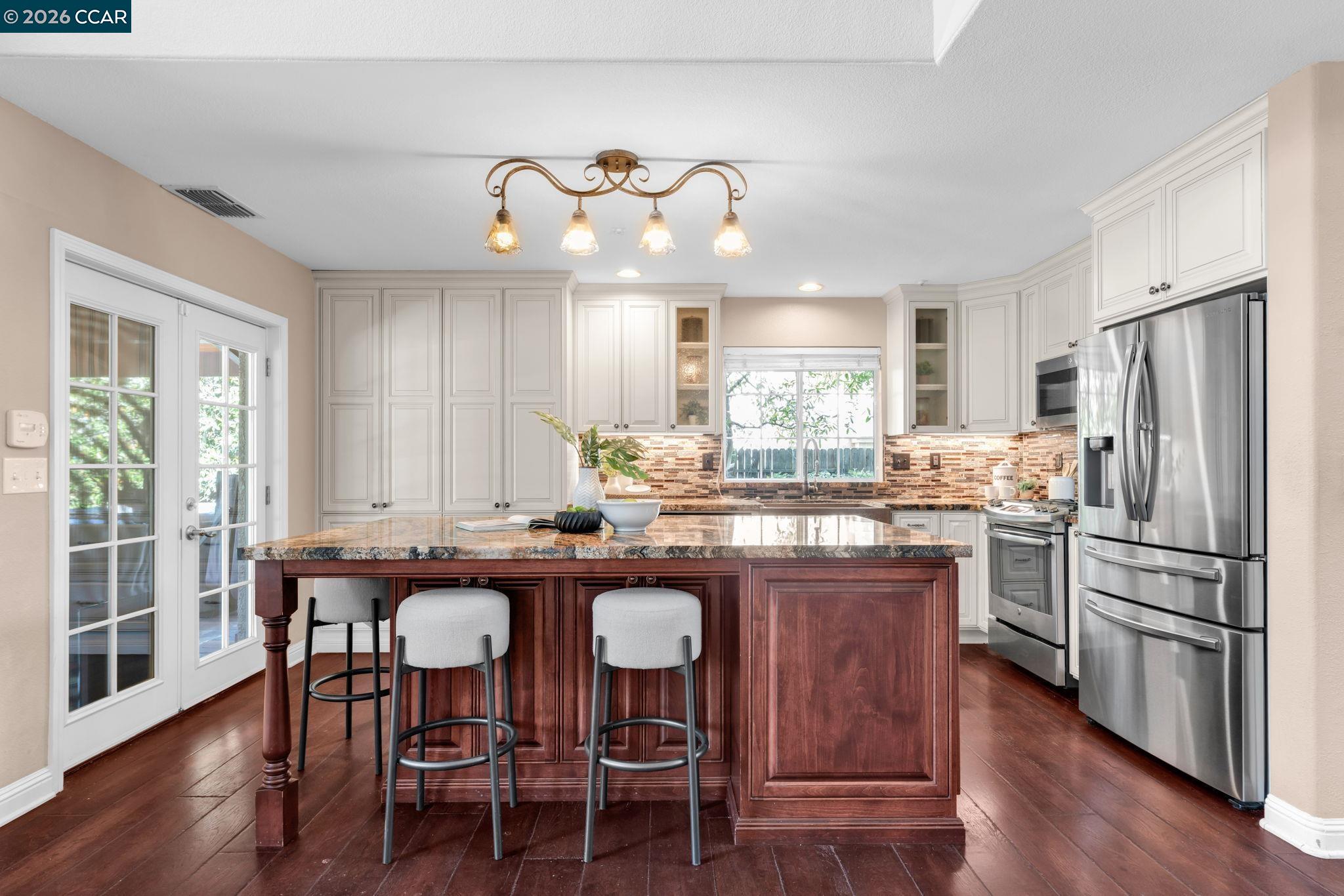 Detail Gallery Image 10 of 42 For 1174 Central Ave, Livermore,  CA 94551 - 5 Beds | 3 Baths