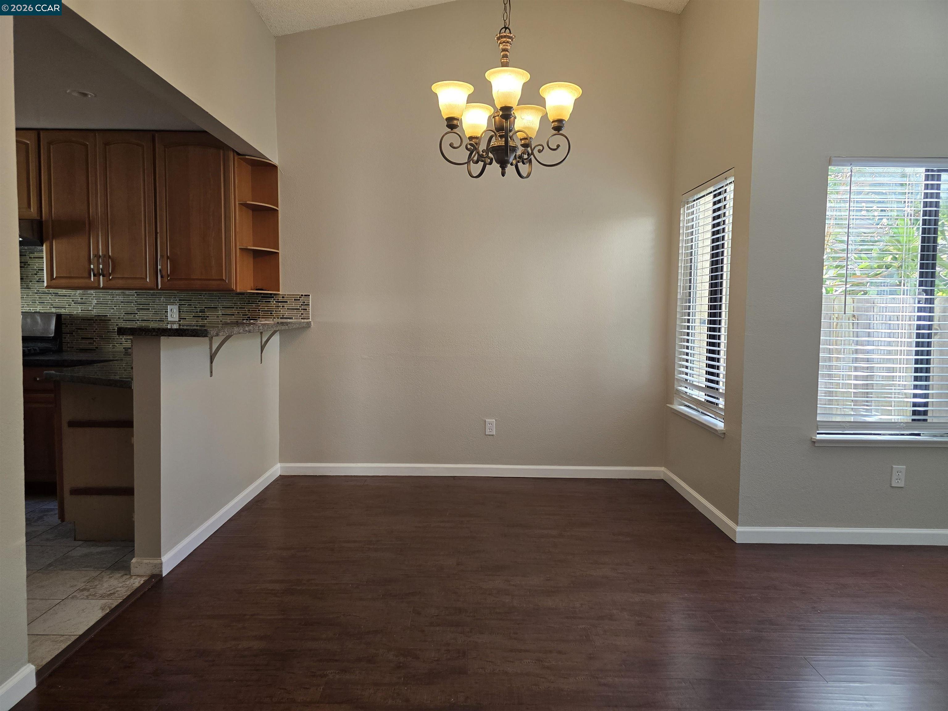 Detail Gallery Image 3 of 11 For 155 Dartford St, Hercules,  CA 94547 - 3 Beds | 2 Baths