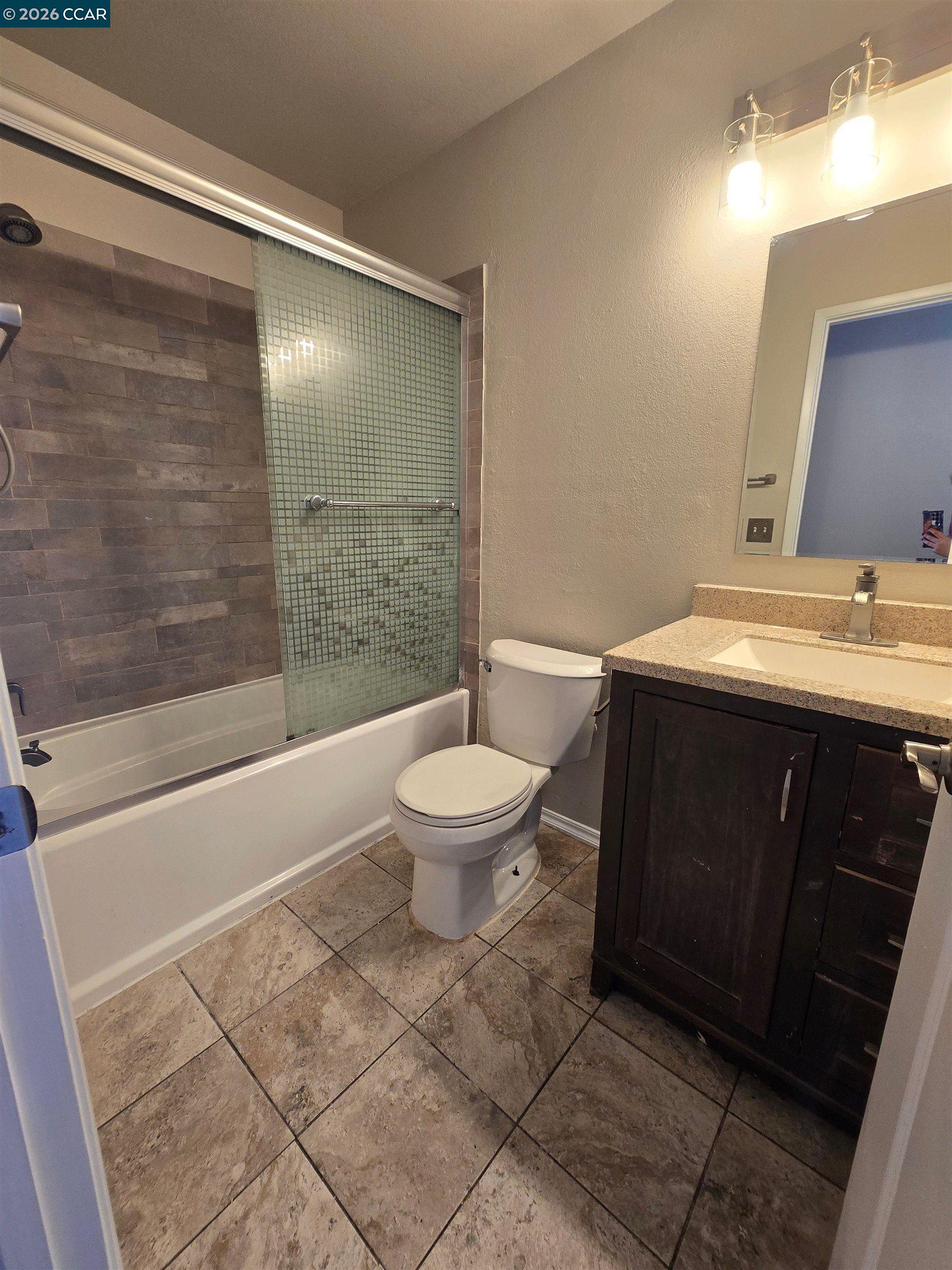 Detail Gallery Image 5 of 11 For 155 Dartford St, Hercules,  CA 94547 - 3 Beds | 2 Baths