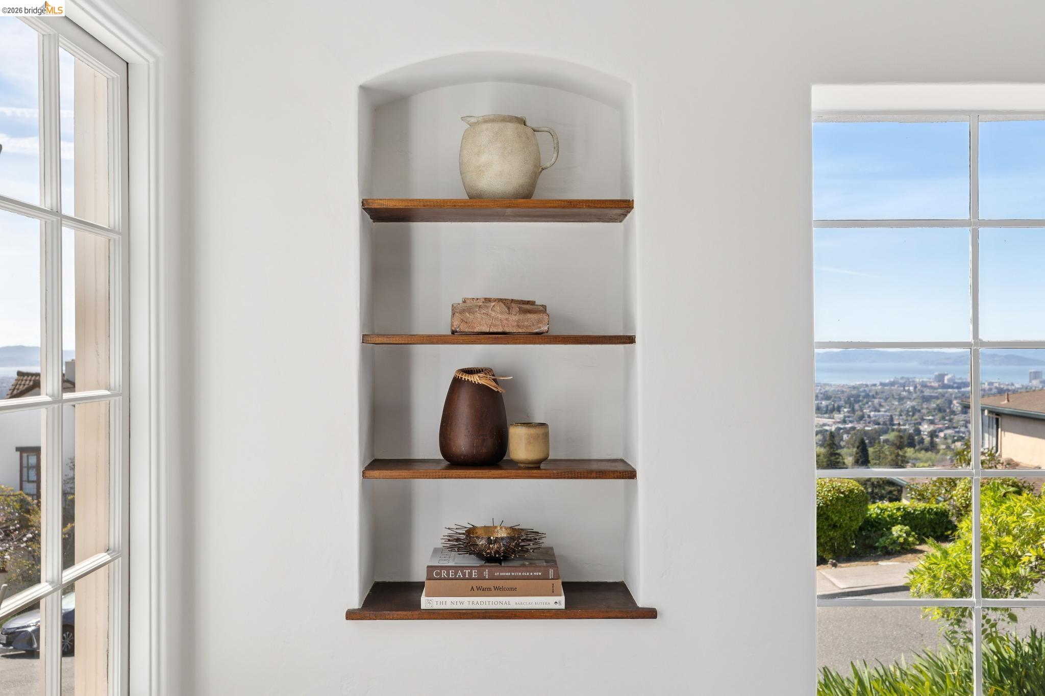 Detail Gallery Image 14 of 59 For 165 Bell Ave, Piedmont,  CA 94611 - 4 Beds | 3 Baths