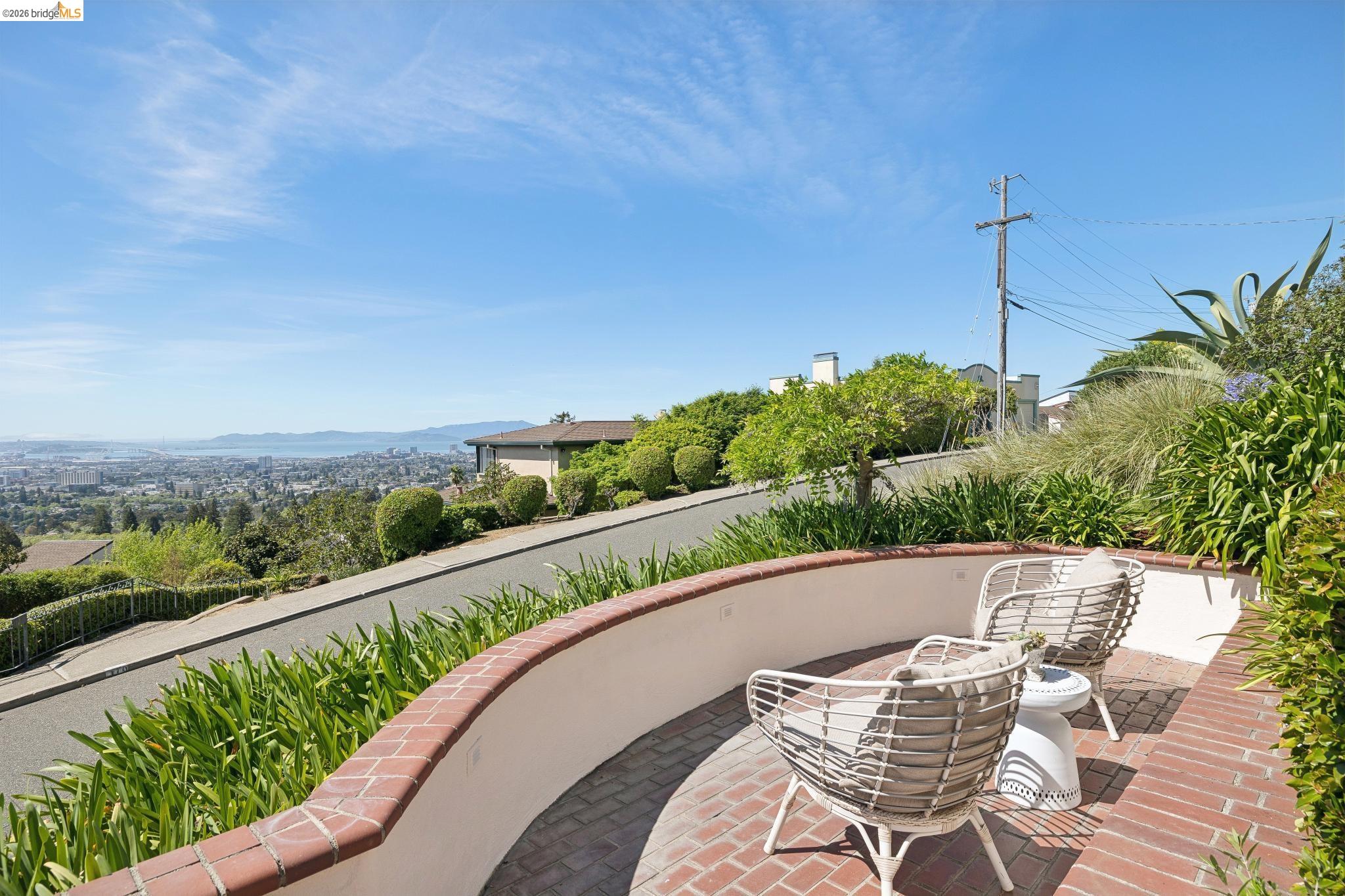 Detail Gallery Image 3 of 59 For 165 Bell Ave, Piedmont,  CA 94611 - 4 Beds | 3 Baths