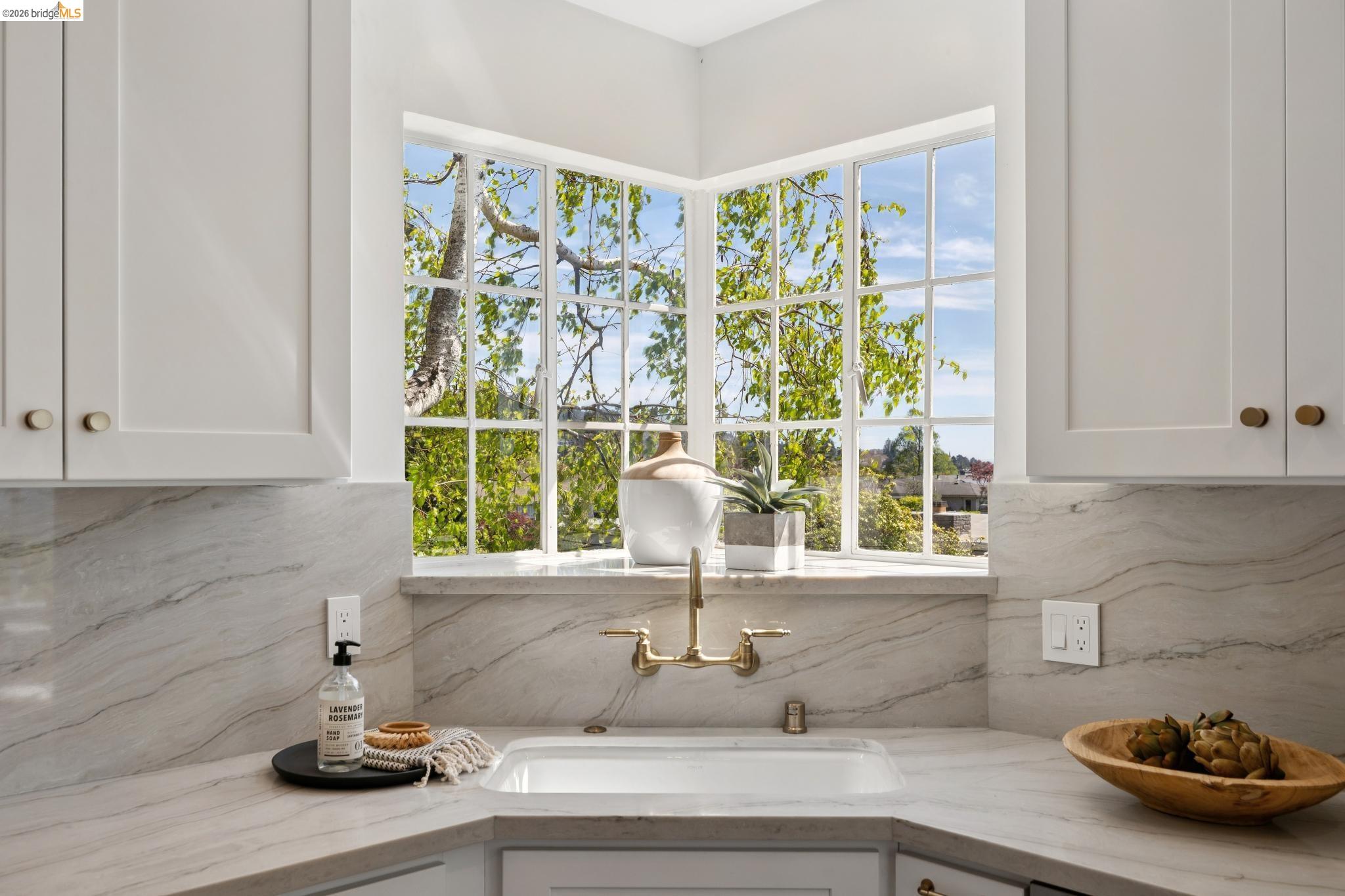 Detail Gallery Image 22 of 59 For 165 Bell Ave, Piedmont,  CA 94611 - 4 Beds | 3 Baths