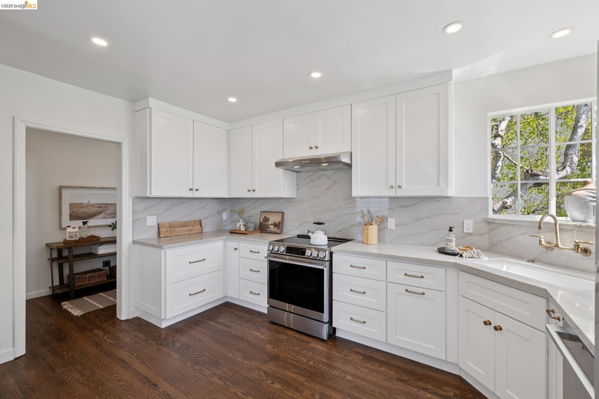 Detail Gallery Image 26 of 59 For 165 Bell Ave, Piedmont,  CA 94611 - 4 Beds | 3 Baths