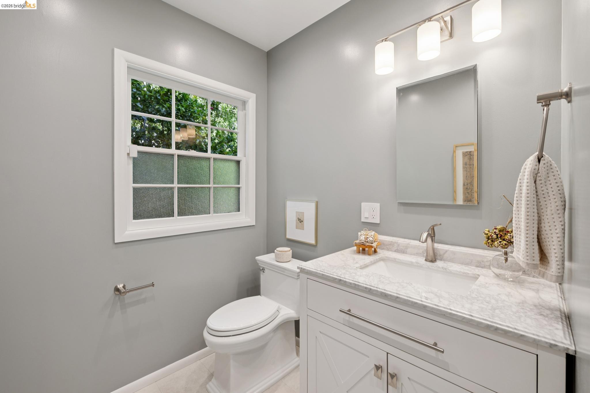 Detail Gallery Image 30 of 59 For 165 Bell Ave, Piedmont,  CA 94611 - 4 Beds | 3 Baths