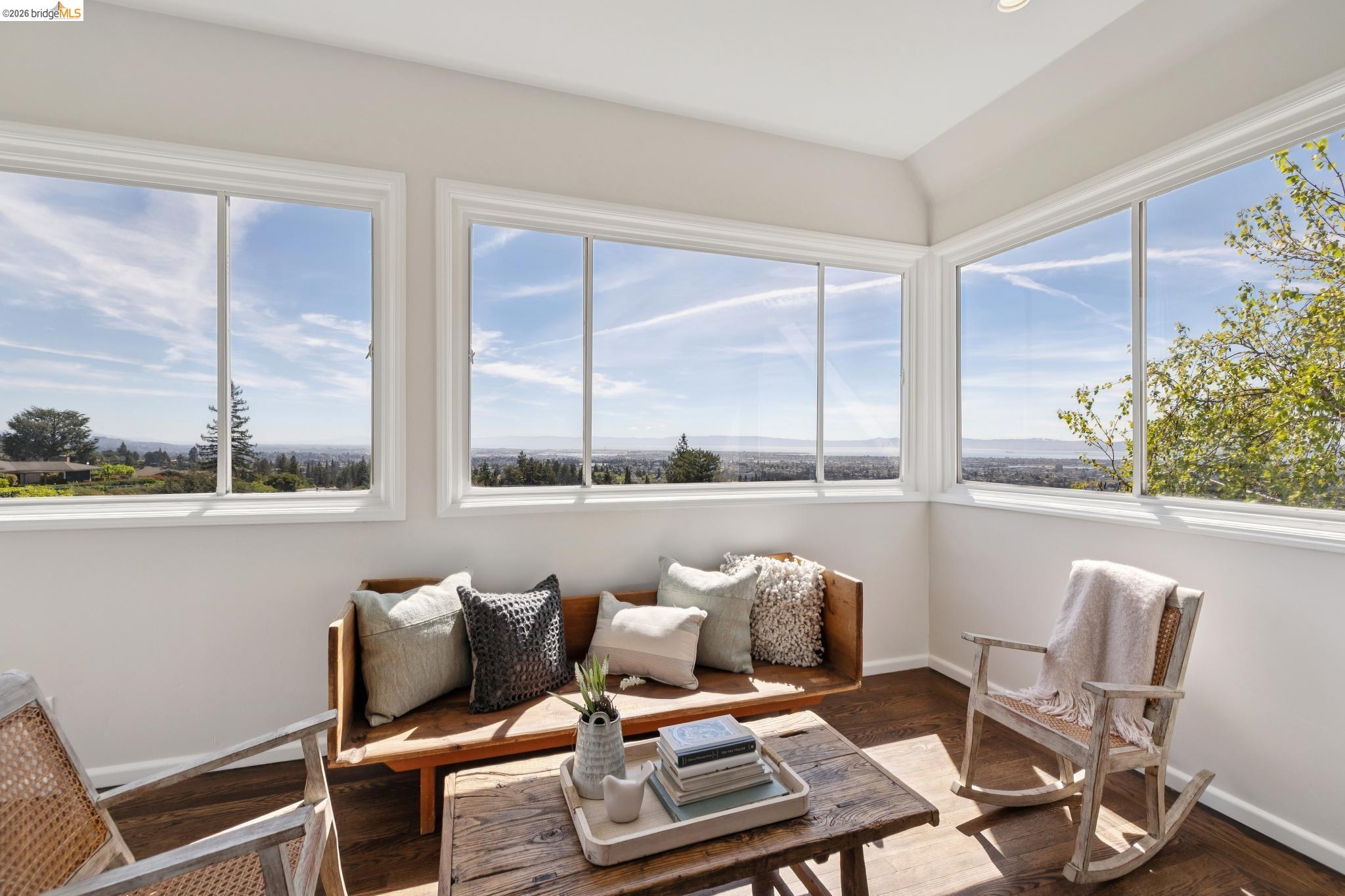 Detail Gallery Image 32 of 59 For 165 Bell Ave, Piedmont,  CA 94611 - 4 Beds | 3 Baths