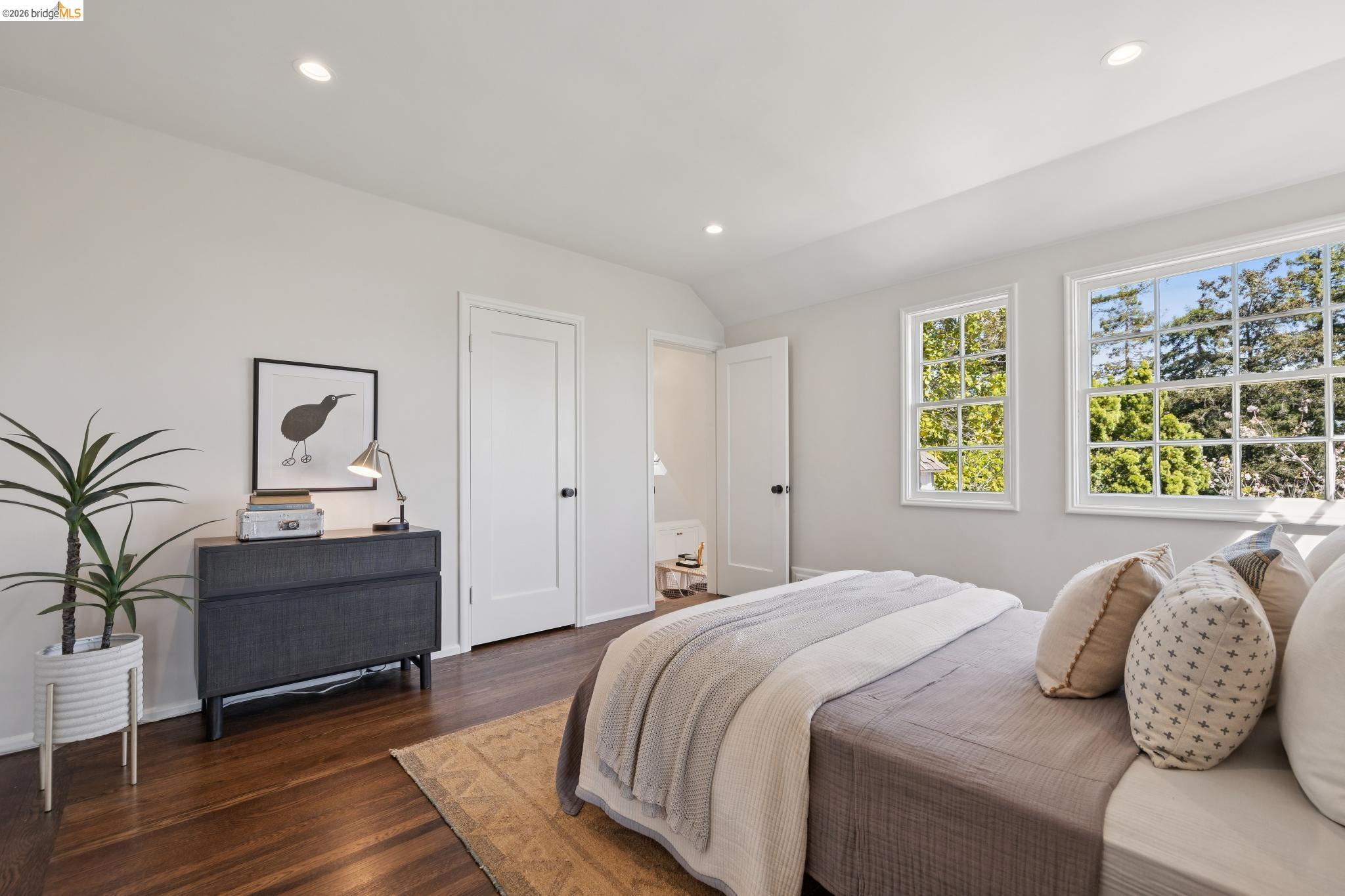 Detail Gallery Image 36 of 59 For 165 Bell Ave, Piedmont,  CA 94611 - 4 Beds | 3 Baths