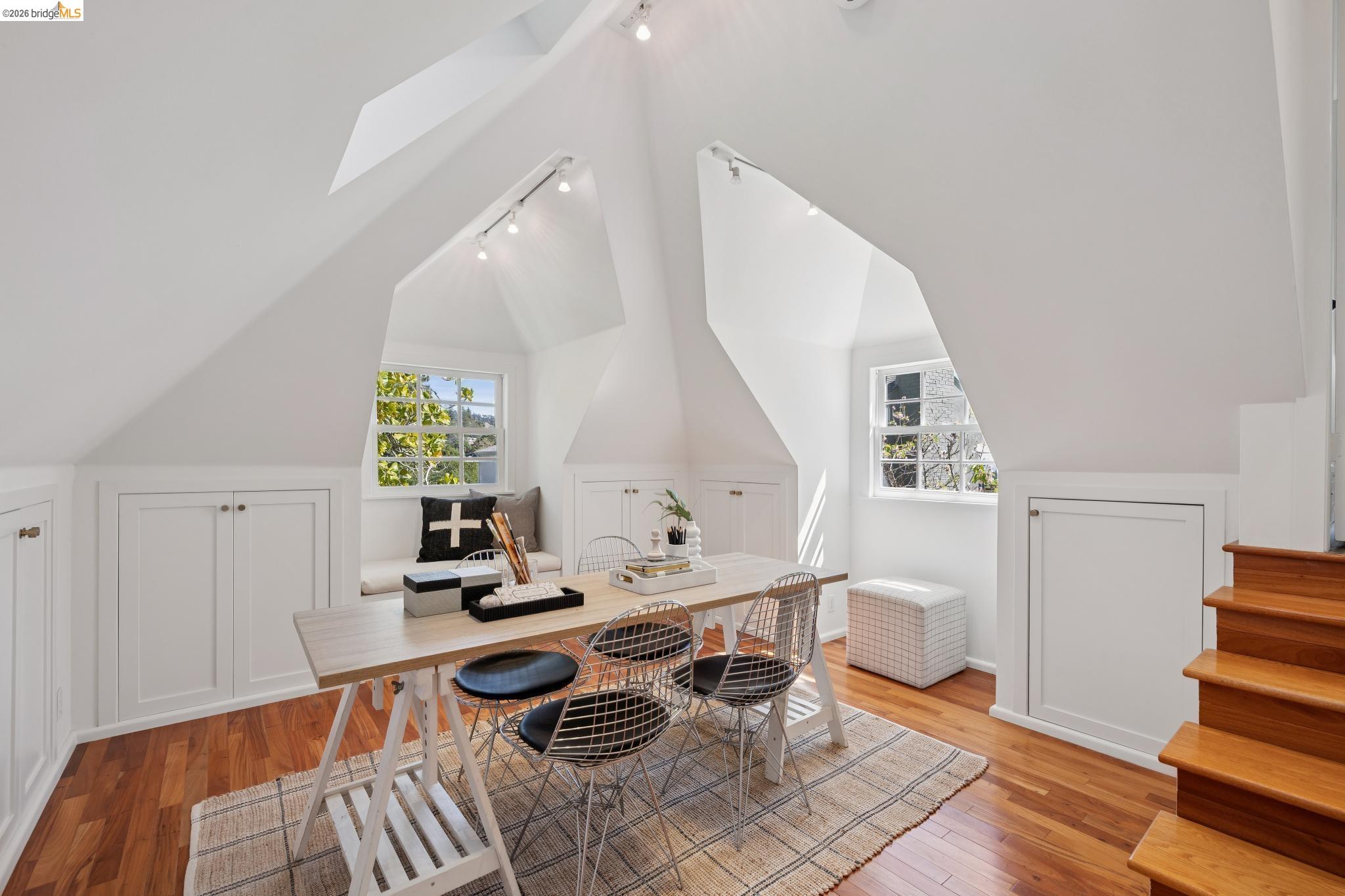 Detail Gallery Image 37 of 59 For 165 Bell Ave, Piedmont,  CA 94611 - 4 Beds | 3 Baths