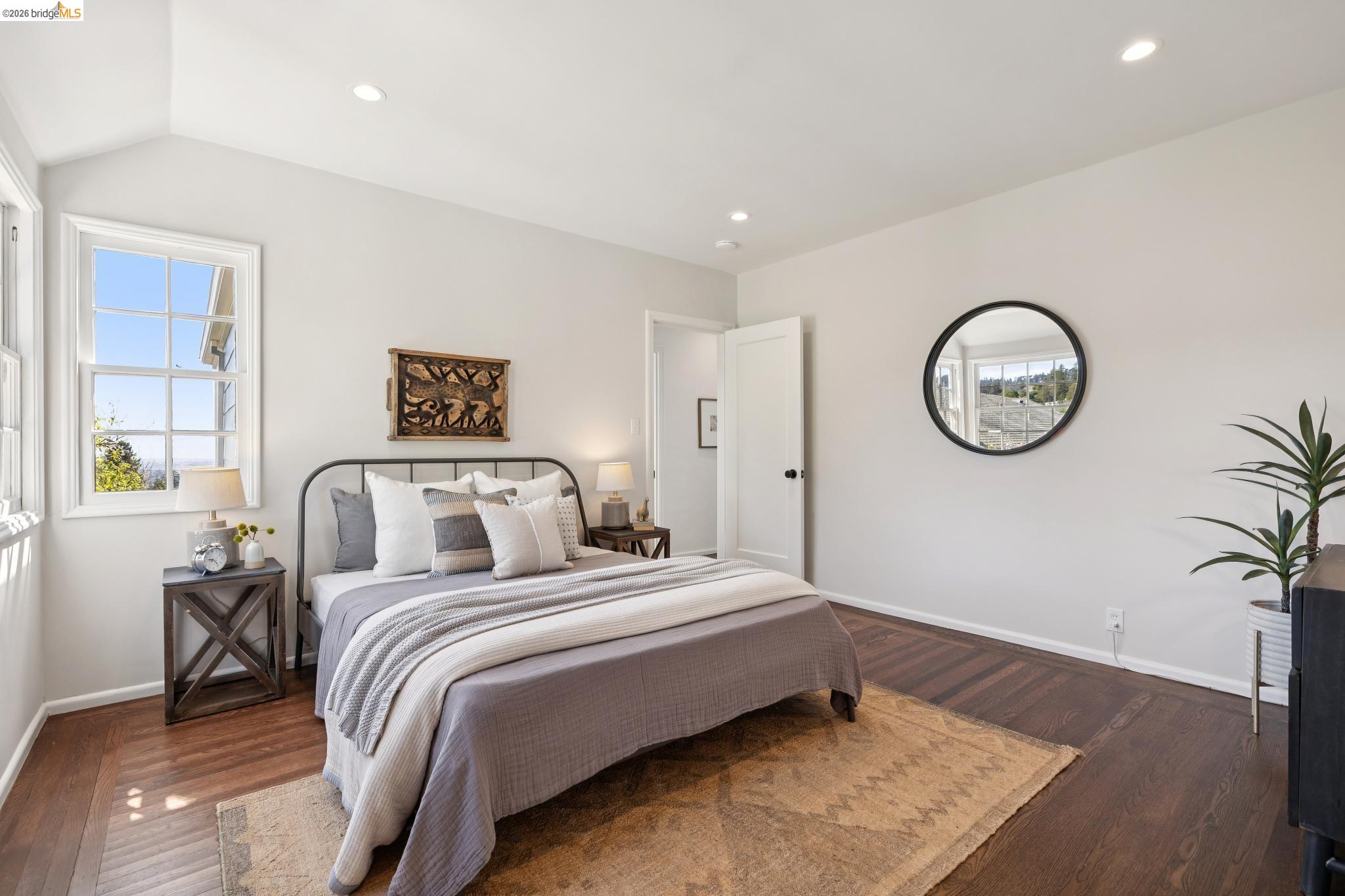 Detail Gallery Image 40 of 59 For 165 Bell Ave, Piedmont,  CA 94611 - 4 Beds | 3 Baths