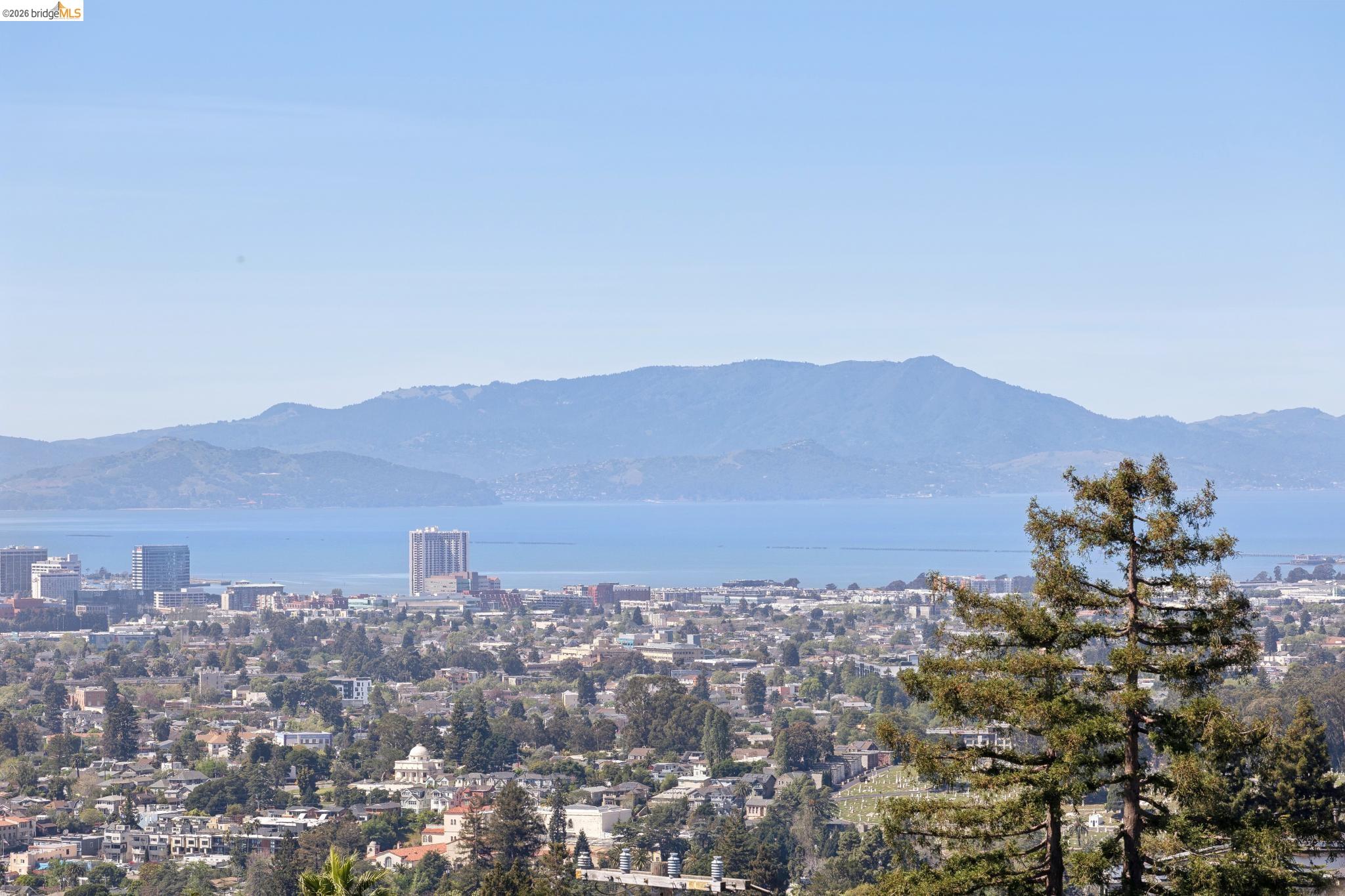 Detail Gallery Image 5 of 59 For 165 Bell Ave, Piedmont,  CA 94611 - 4 Beds | 3 Baths