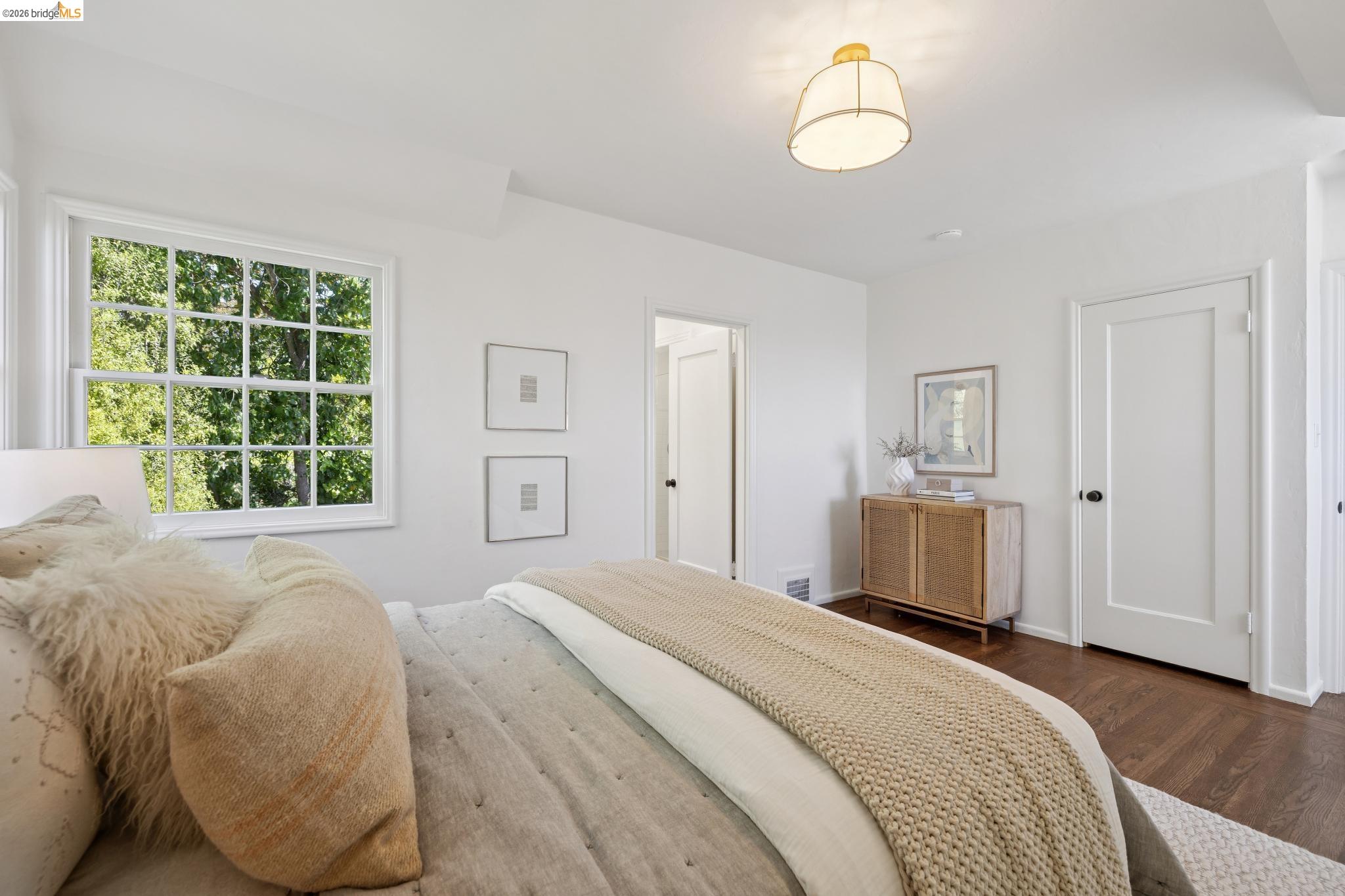 Detail Gallery Image 44 of 59 For 165 Bell Ave, Piedmont,  CA 94611 - 4 Beds | 3 Baths