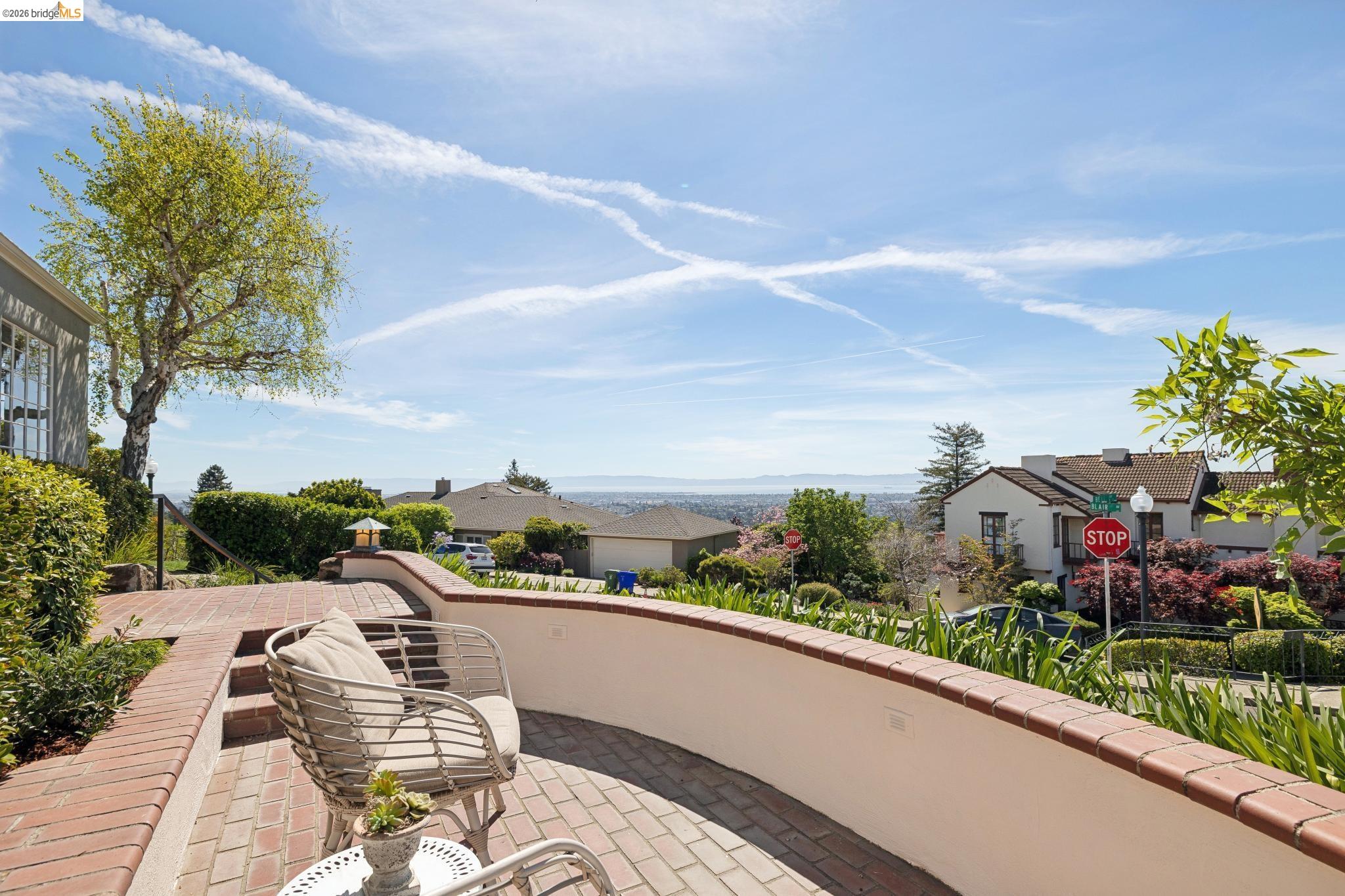 Detail Gallery Image 6 of 59 For 165 Bell Ave, Piedmont,  CA 94611 - 4 Beds | 3 Baths