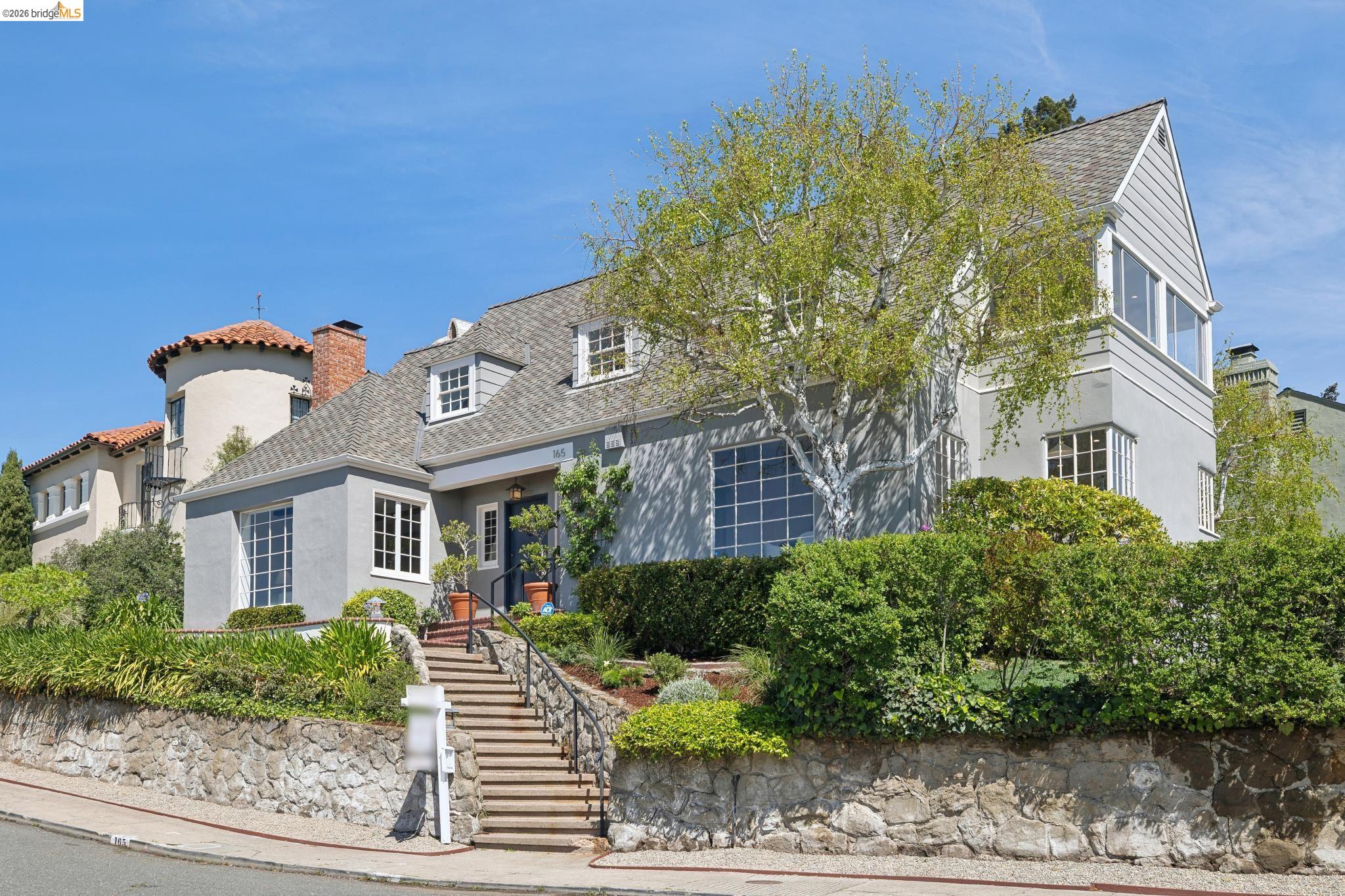 Detail Gallery Image 52 of 59 For 165 Bell Ave, Piedmont,  CA 94611 - 4 Beds | 3 Baths