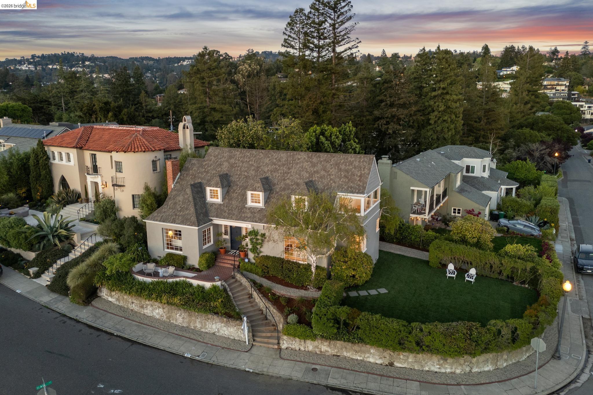 Detail Gallery Image 55 of 59 For 165 Bell Ave, Piedmont,  CA 94611 - 4 Beds | 3 Baths