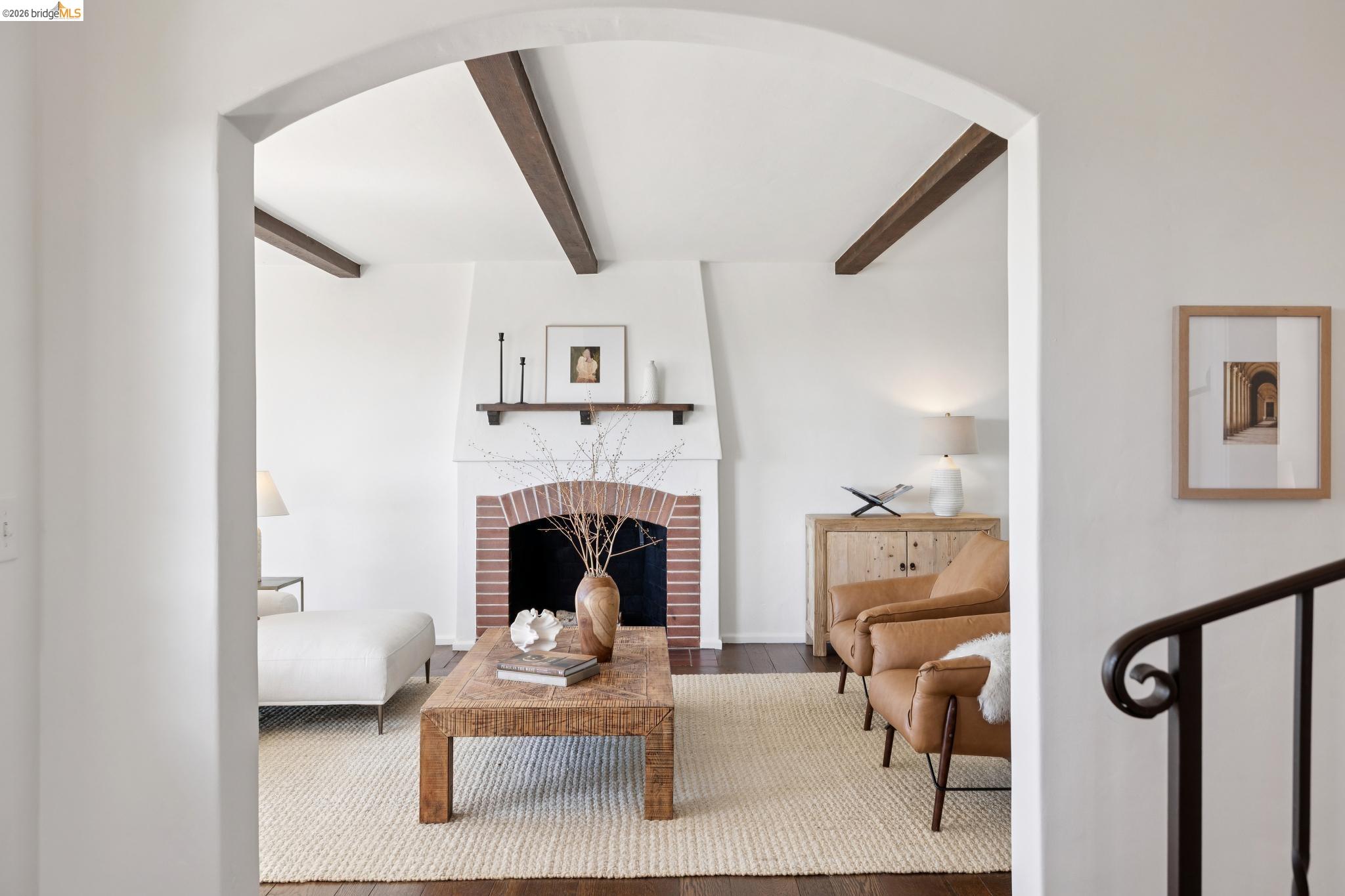 Detail Gallery Image 9 of 59 For 165 Bell Ave, Piedmont,  CA 94611 - 4 Beds | 3 Baths