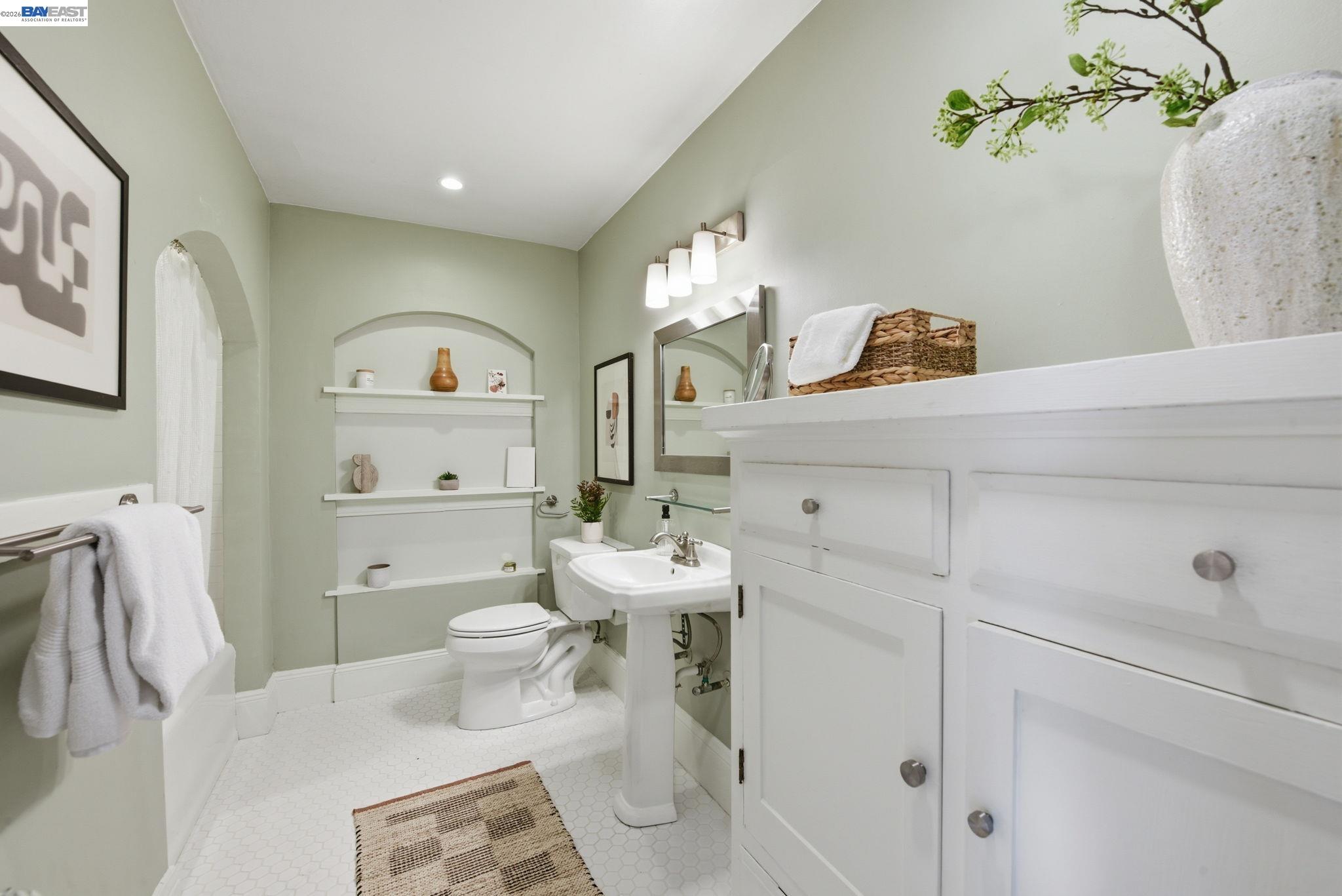 Detail Gallery Image 29 of 58 For 792 Medford Ave, Hayward,  CA 94541 - 4 Beds | 3/1 Baths