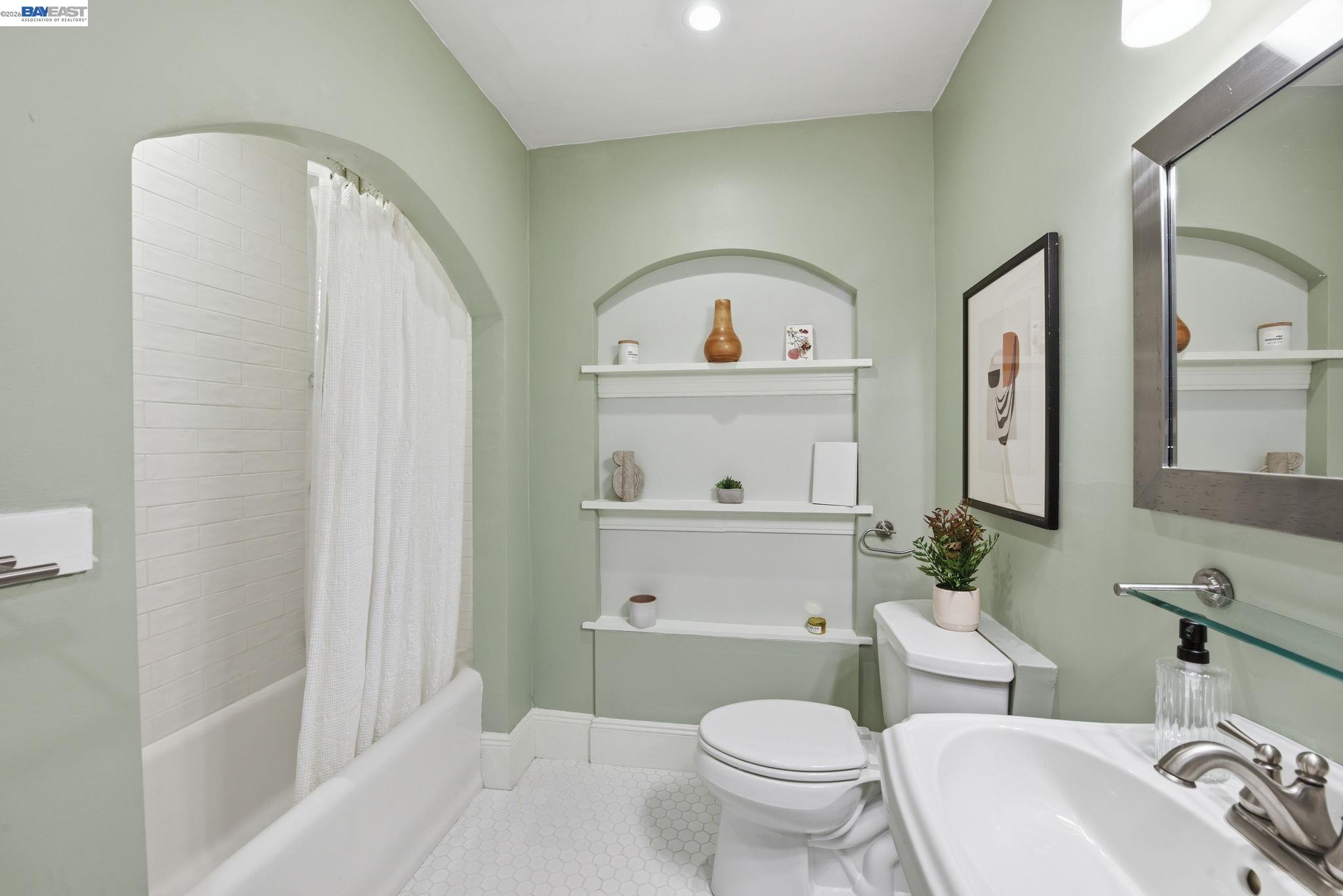 Detail Gallery Image 31 of 58 For 792 Medford Ave, Hayward,  CA 94541 - 4 Beds | 3/1 Baths