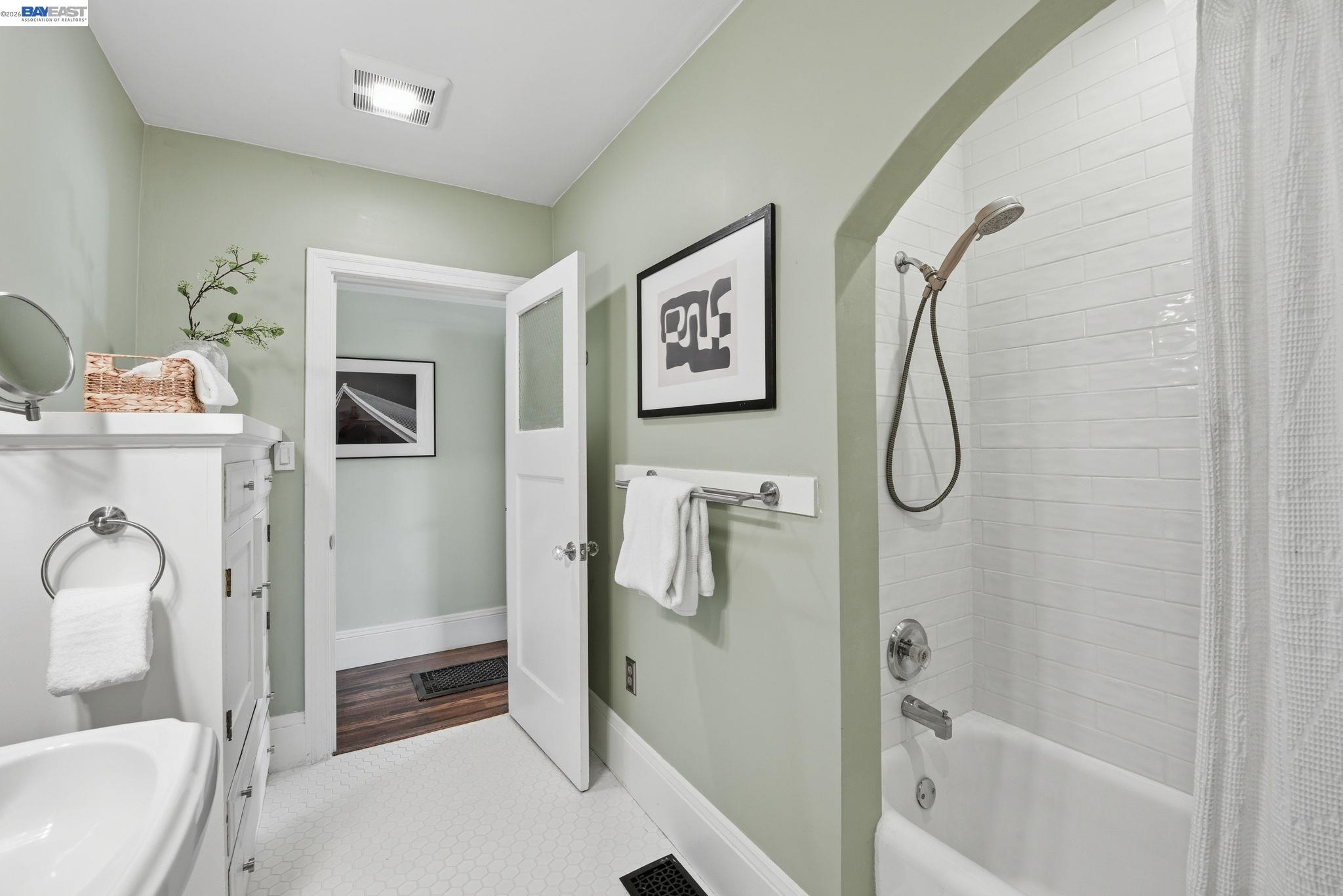 Detail Gallery Image 32 of 58 For 792 Medford Ave, Hayward,  CA 94541 - 4 Beds | 3/1 Baths