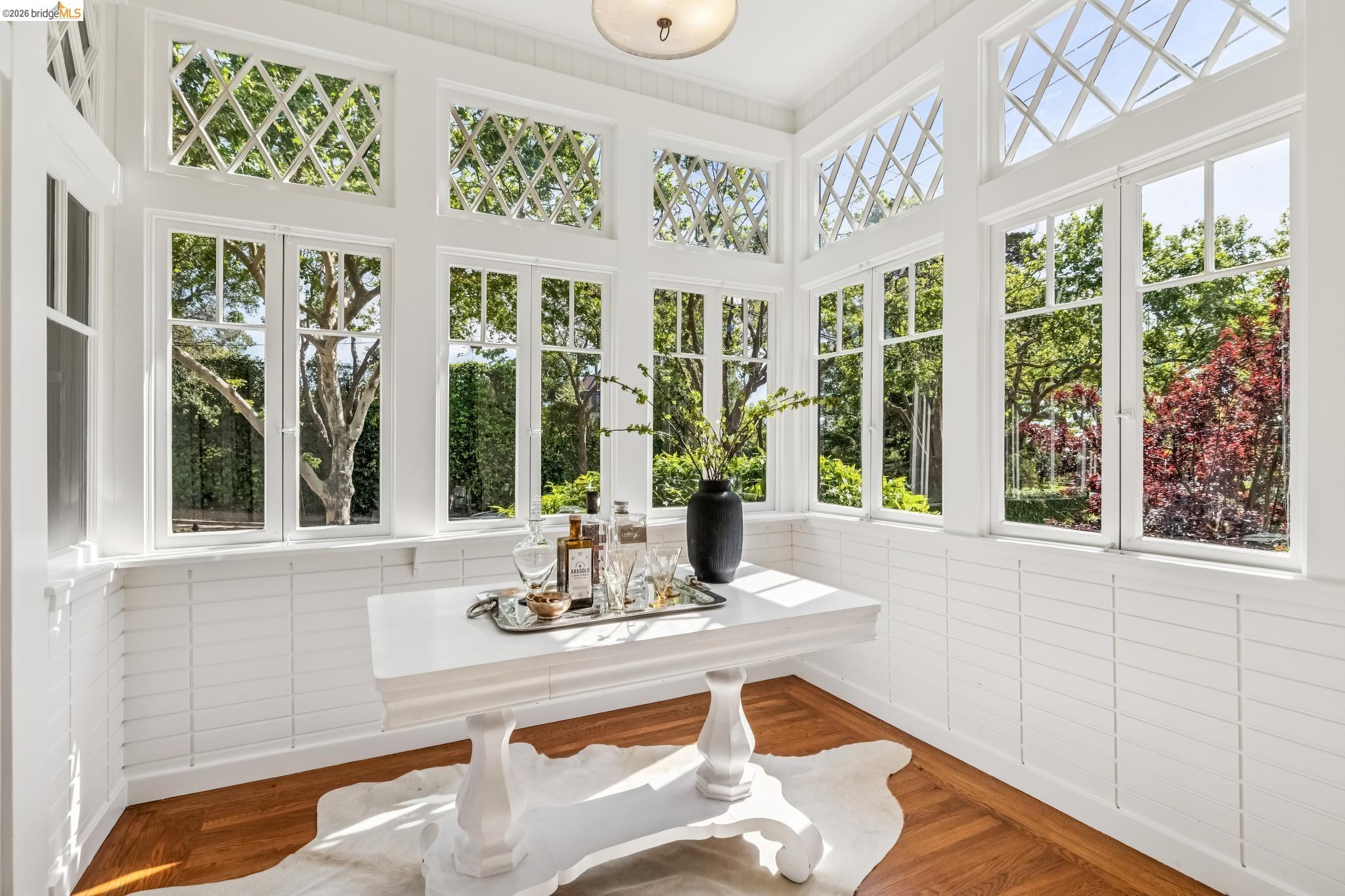 Detail Gallery Image 11 of 60 For 1715 Oakland Ave, Piedmont,  CA 94611 - 4 Beds | 2/2 Baths