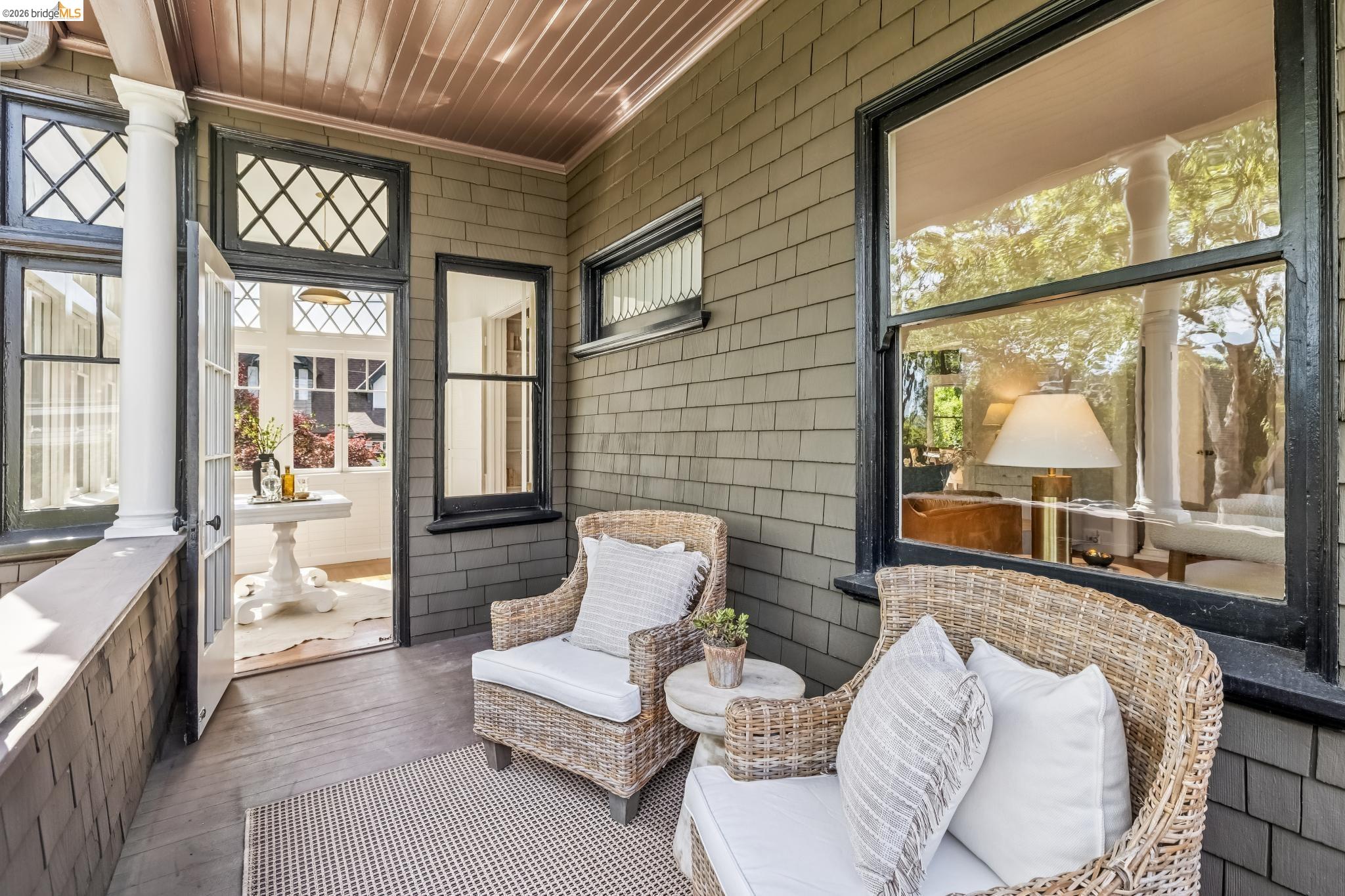 Detail Gallery Image 13 of 60 For 1715 Oakland Ave, Piedmont,  CA 94611 - 4 Beds | 2/2 Baths