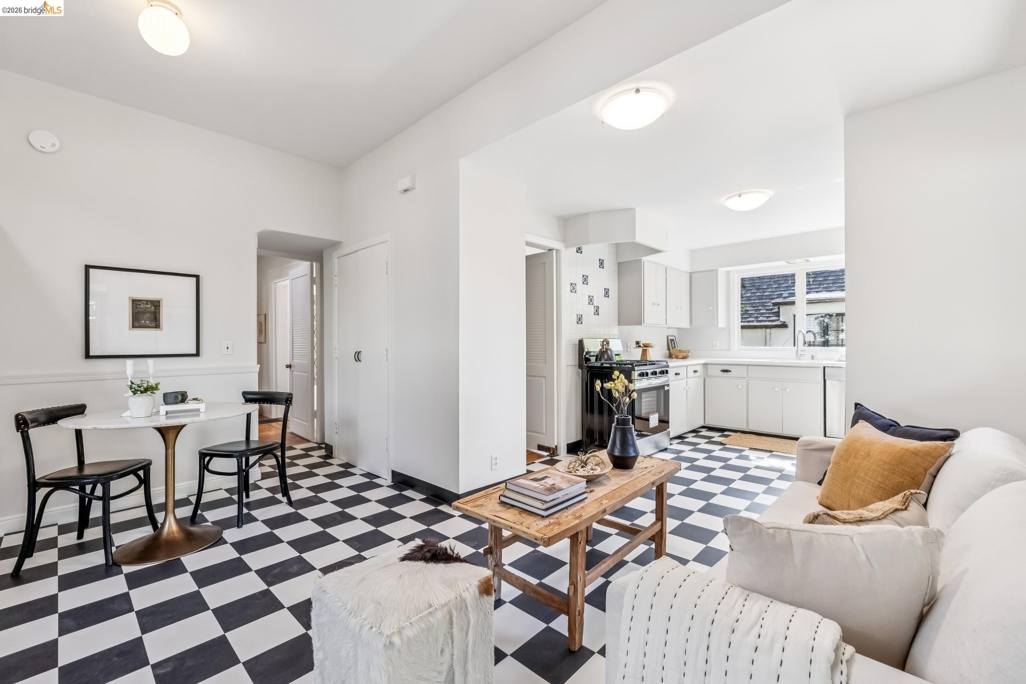 Detail Gallery Image 18 of 60 For 1715 Oakland Ave, Piedmont,  CA 94611 - 4 Beds | 2/2 Baths