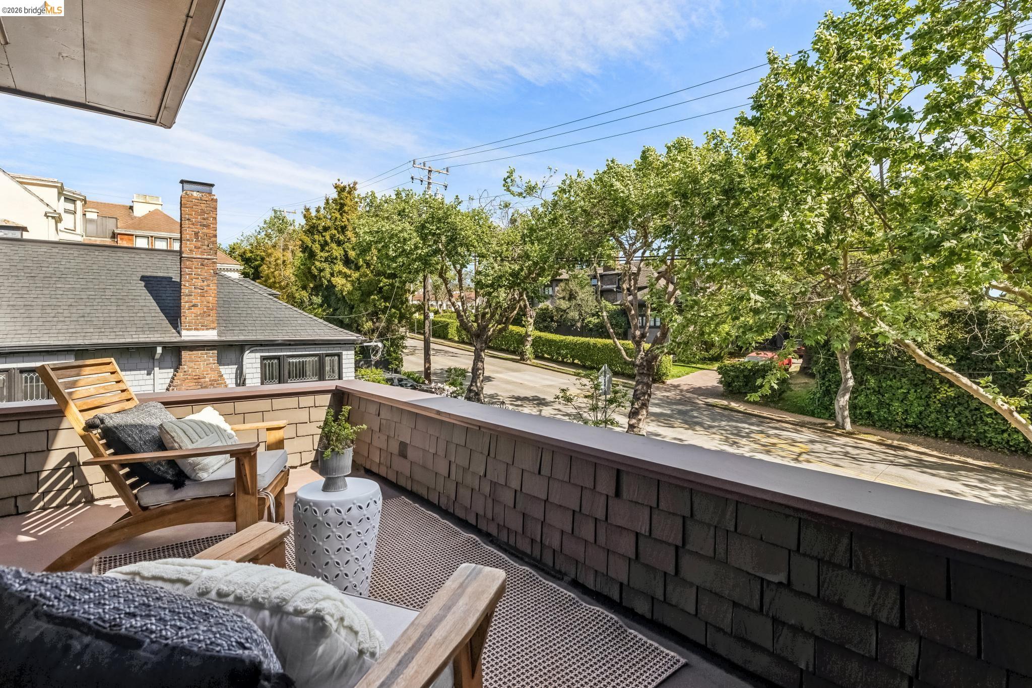 Detail Gallery Image 27 of 60 For 1715 Oakland Ave, Piedmont,  CA 94611 - 4 Beds | 2/2 Baths