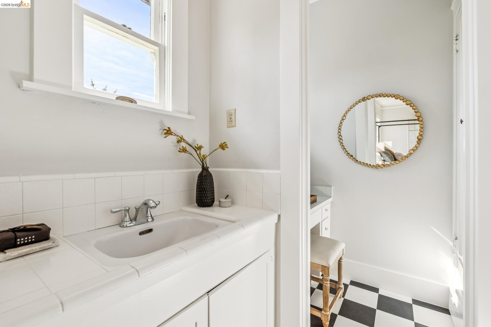 Detail Gallery Image 29 of 60 For 1715 Oakland Ave, Piedmont,  CA 94611 - 4 Beds | 2/2 Baths