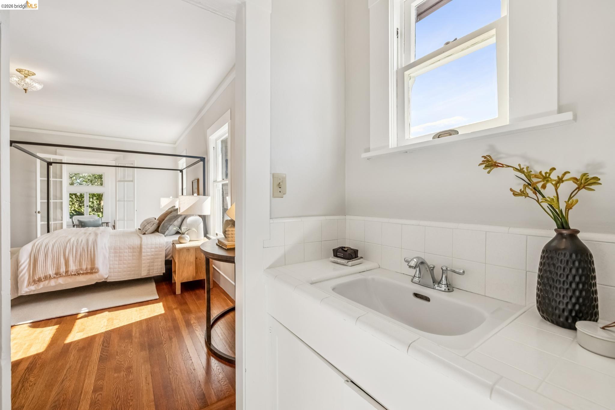 Detail Gallery Image 30 of 60 For 1715 Oakland Ave, Piedmont,  CA 94611 - 4 Beds | 2/2 Baths