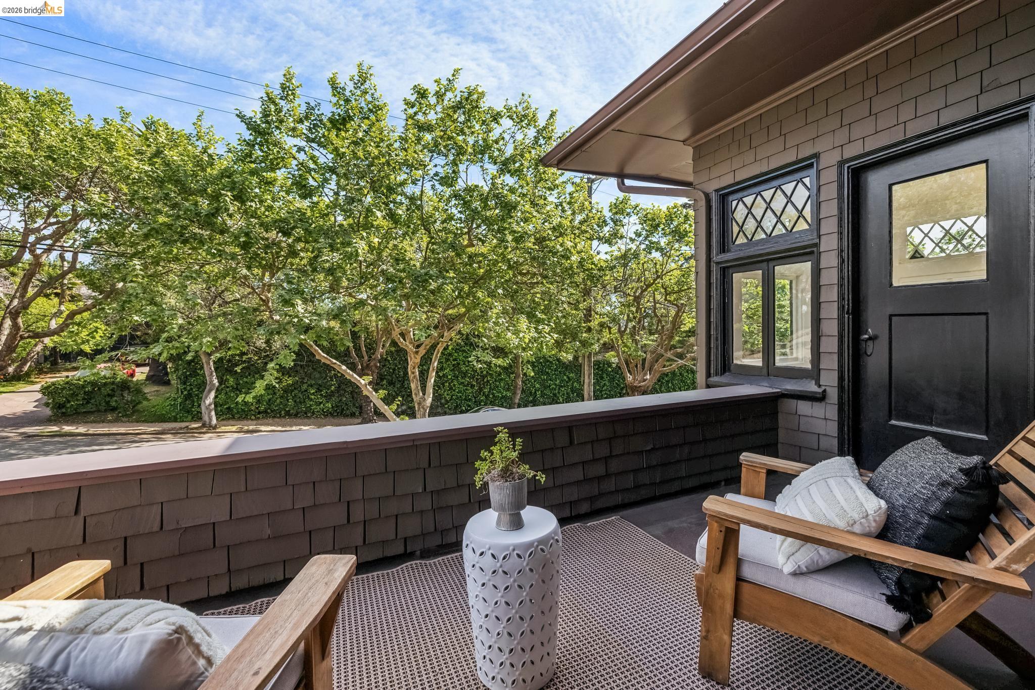 Detail Gallery Image 33 of 60 For 1715 Oakland Ave, Piedmont,  CA 94611 - 4 Beds | 2/2 Baths