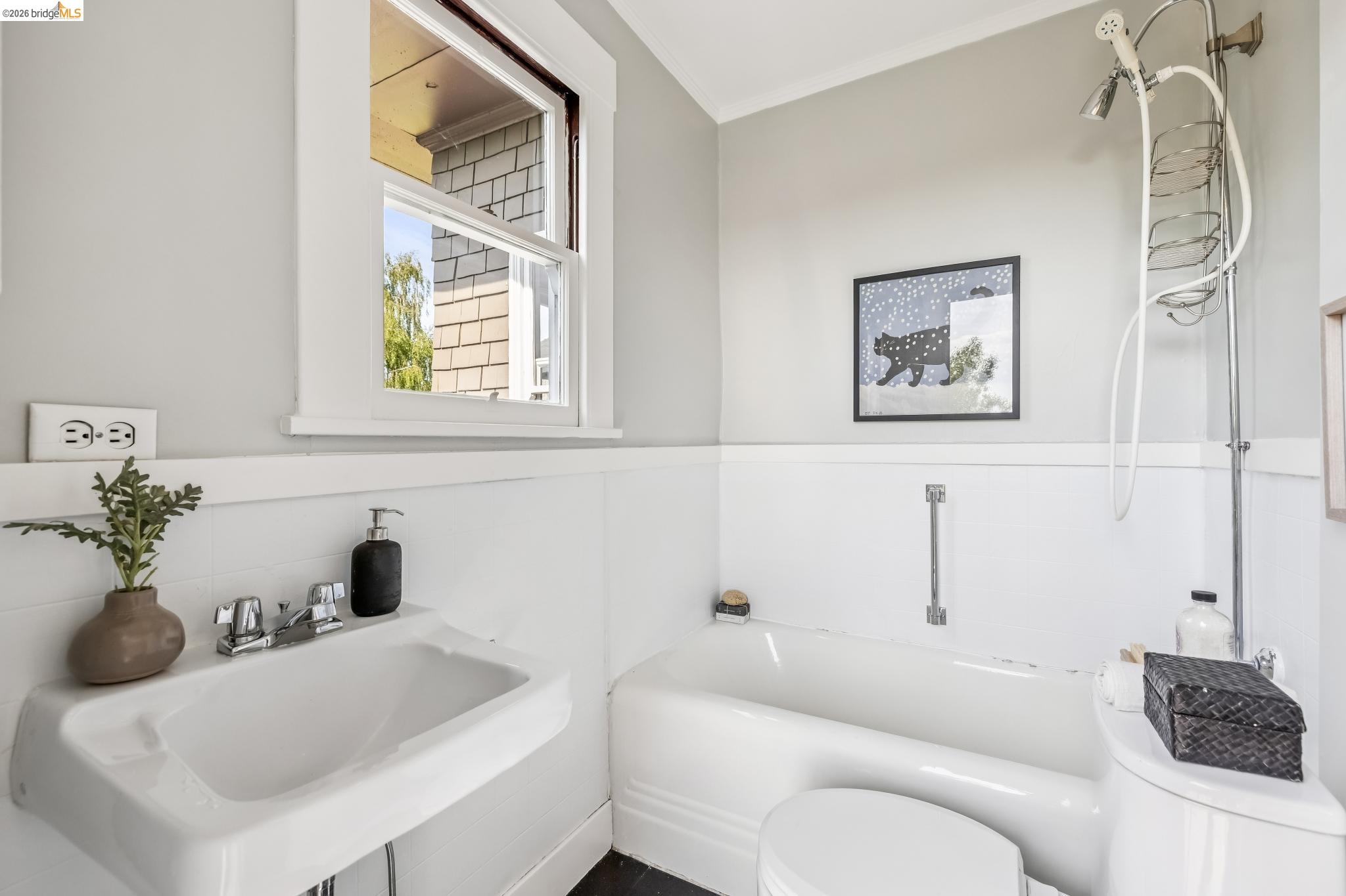 Detail Gallery Image 39 of 60 For 1715 Oakland Ave, Piedmont,  CA 94611 - 4 Beds | 2/2 Baths