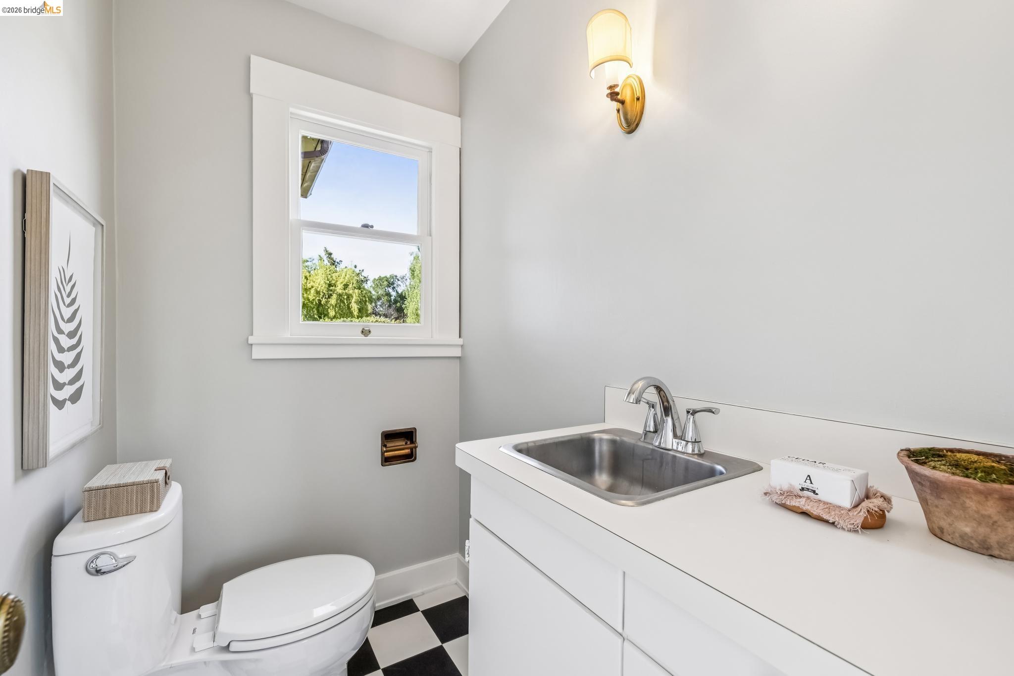 Detail Gallery Image 43 of 60 For 1715 Oakland Ave, Piedmont,  CA 94611 - 4 Beds | 2/2 Baths