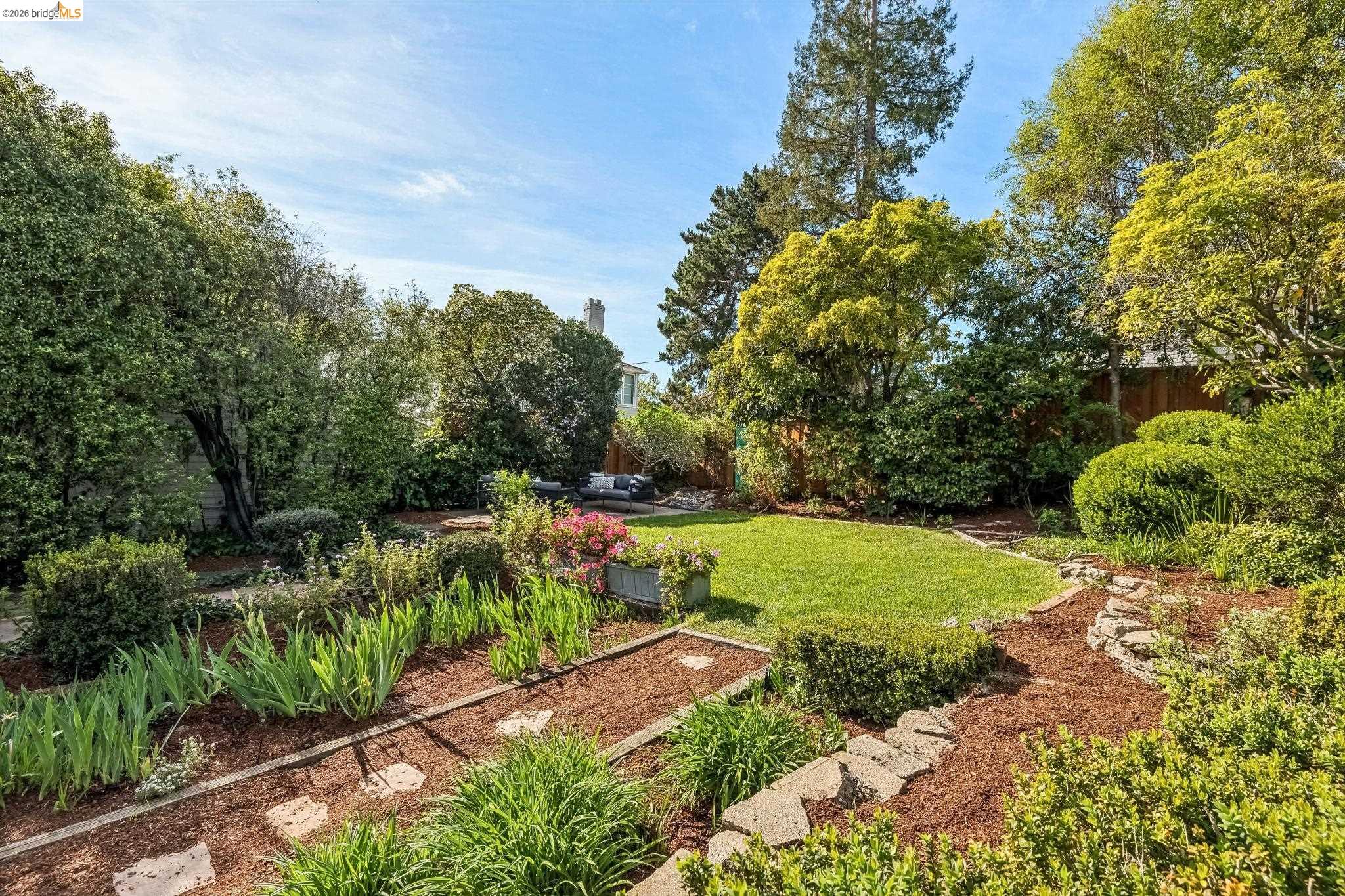 Detail Gallery Image 50 of 60 For 1715 Oakland Ave, Piedmont,  CA 94611 - 4 Beds | 2/2 Baths