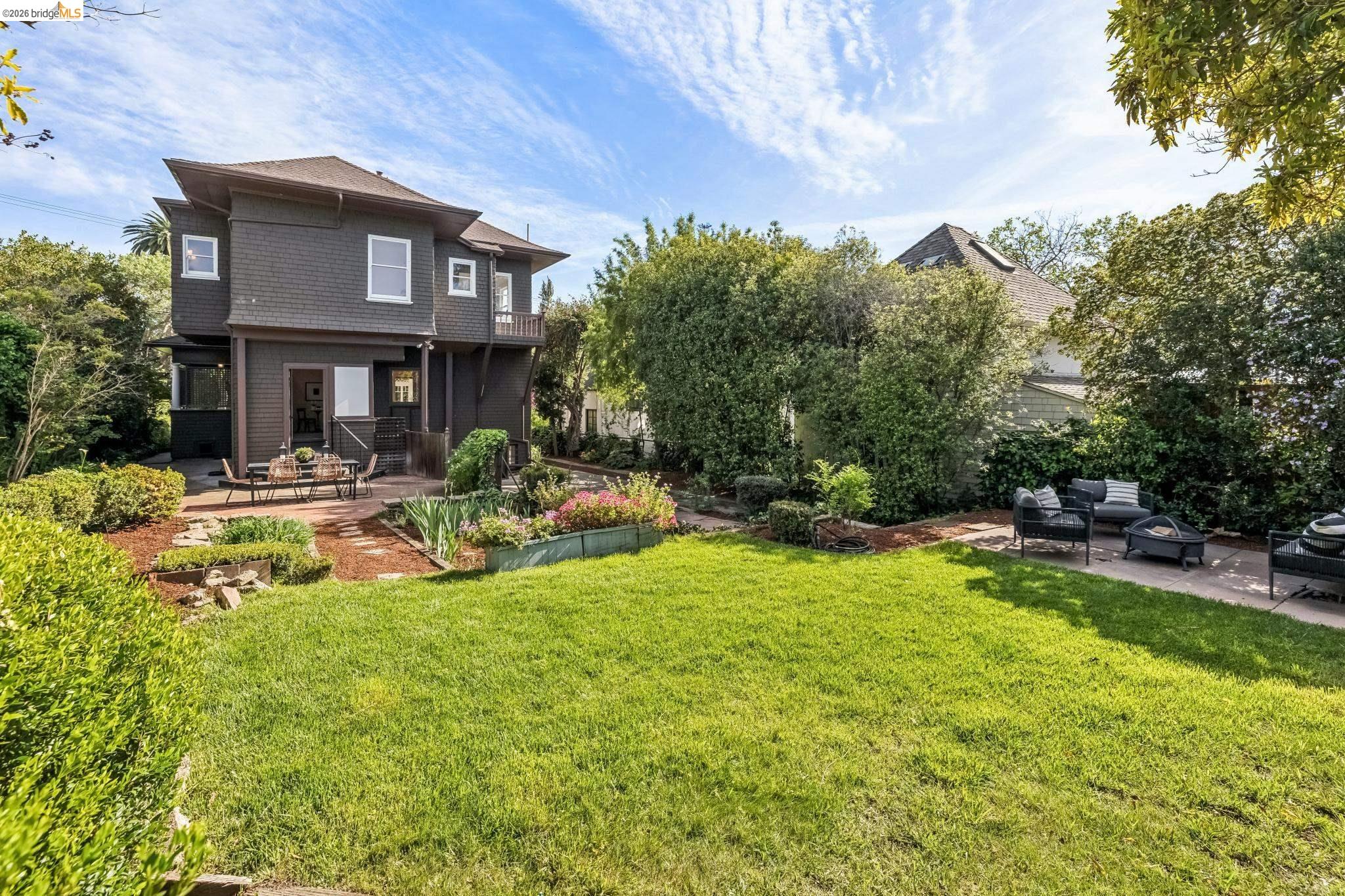 Detail Gallery Image 52 of 60 For 1715 Oakland Ave, Piedmont,  CA 94611 - 4 Beds | 2/2 Baths