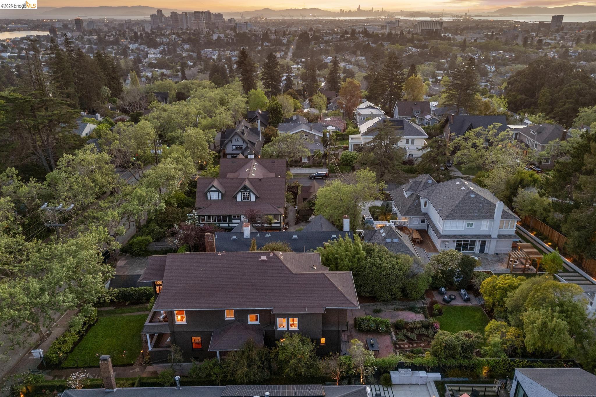 Detail Gallery Image 56 of 60 For 1715 Oakland Ave, Piedmont,  CA 94611 - 4 Beds | 2/2 Baths