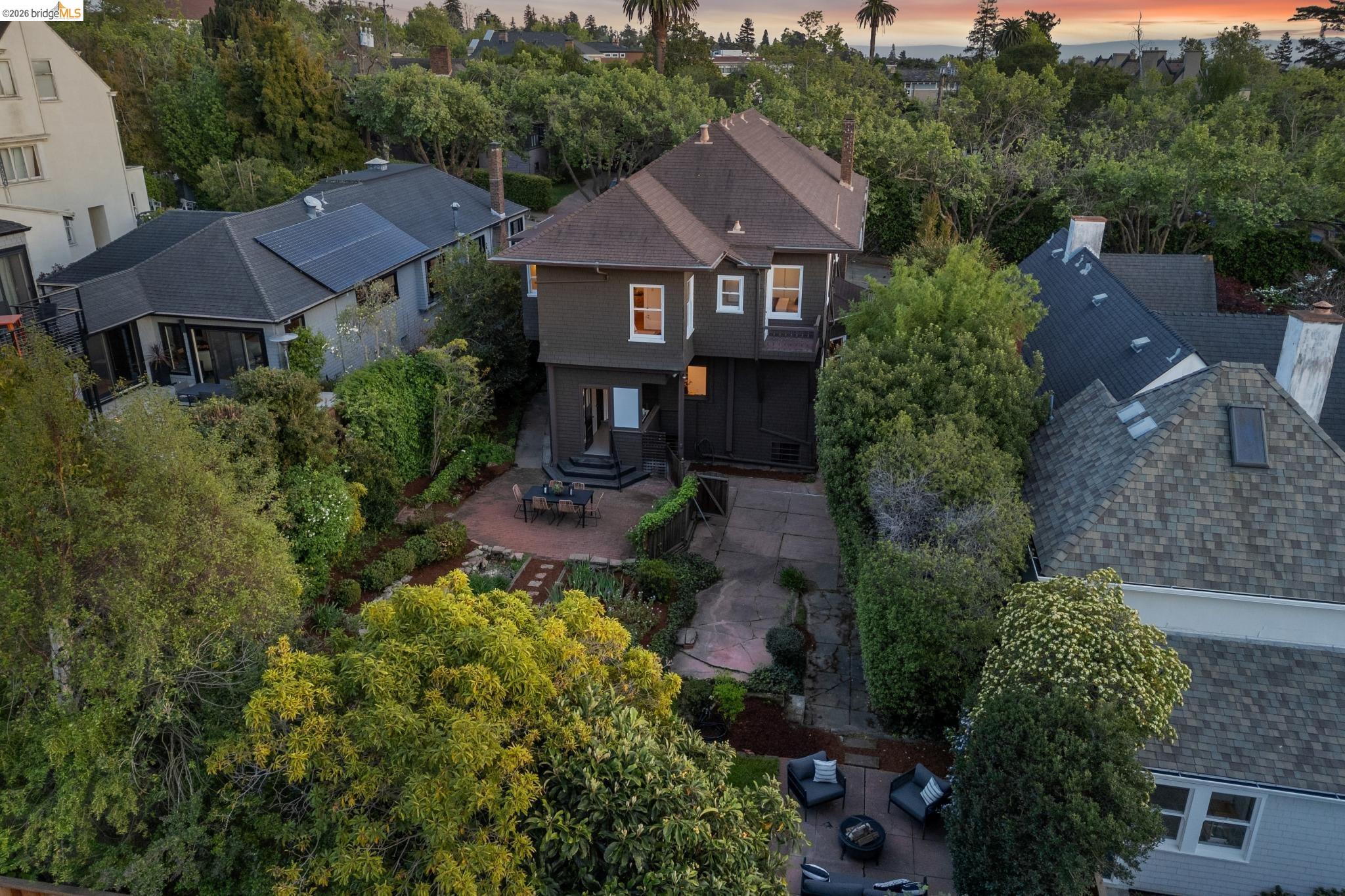 Detail Gallery Image 57 of 60 For 1715 Oakland Ave, Piedmont,  CA 94611 - 4 Beds | 2/2 Baths