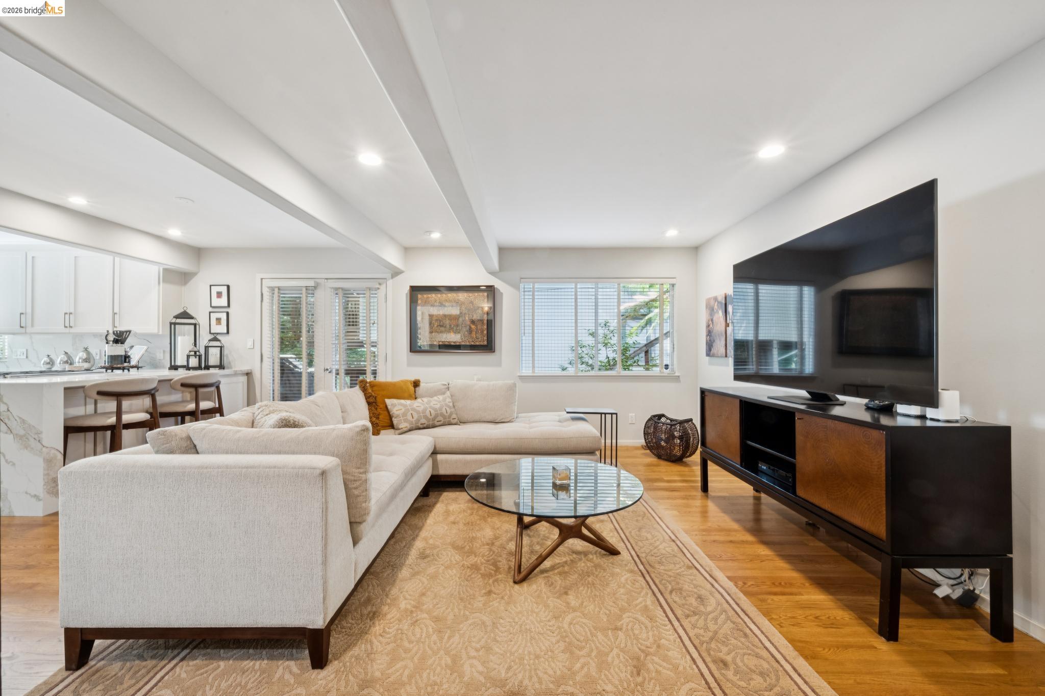 Detail Gallery Image 18 of 42 For 2929 Holyrood Drive, Oakland,  CA 94611 - 3 Beds | 2/1 Baths