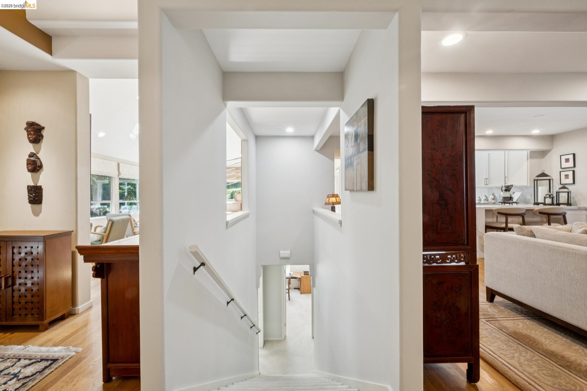 Detail Gallery Image 23 of 42 For 2929 Holyrood Drive, Oakland,  CA 94611 - 3 Beds | 2/1 Baths