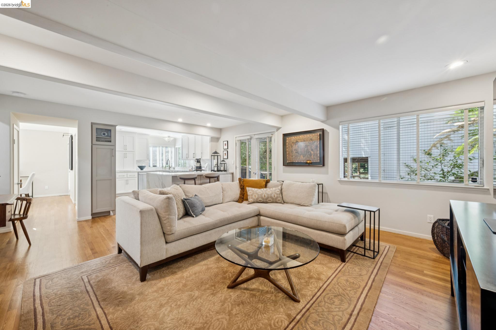 Detail Gallery Image 25 of 48 For 2929 Holyrood Drive, Oakland,  CA 94611 - 3 Beds | 2/1 Baths