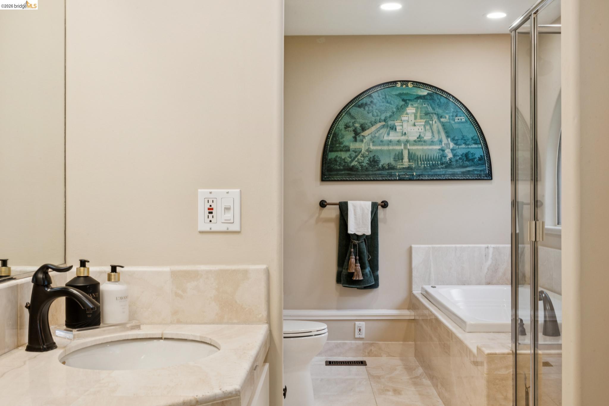 Detail Gallery Image 27 of 42 For 2929 Holyrood Drive, Oakland,  CA 94611 - 3 Beds | 2/1 Baths