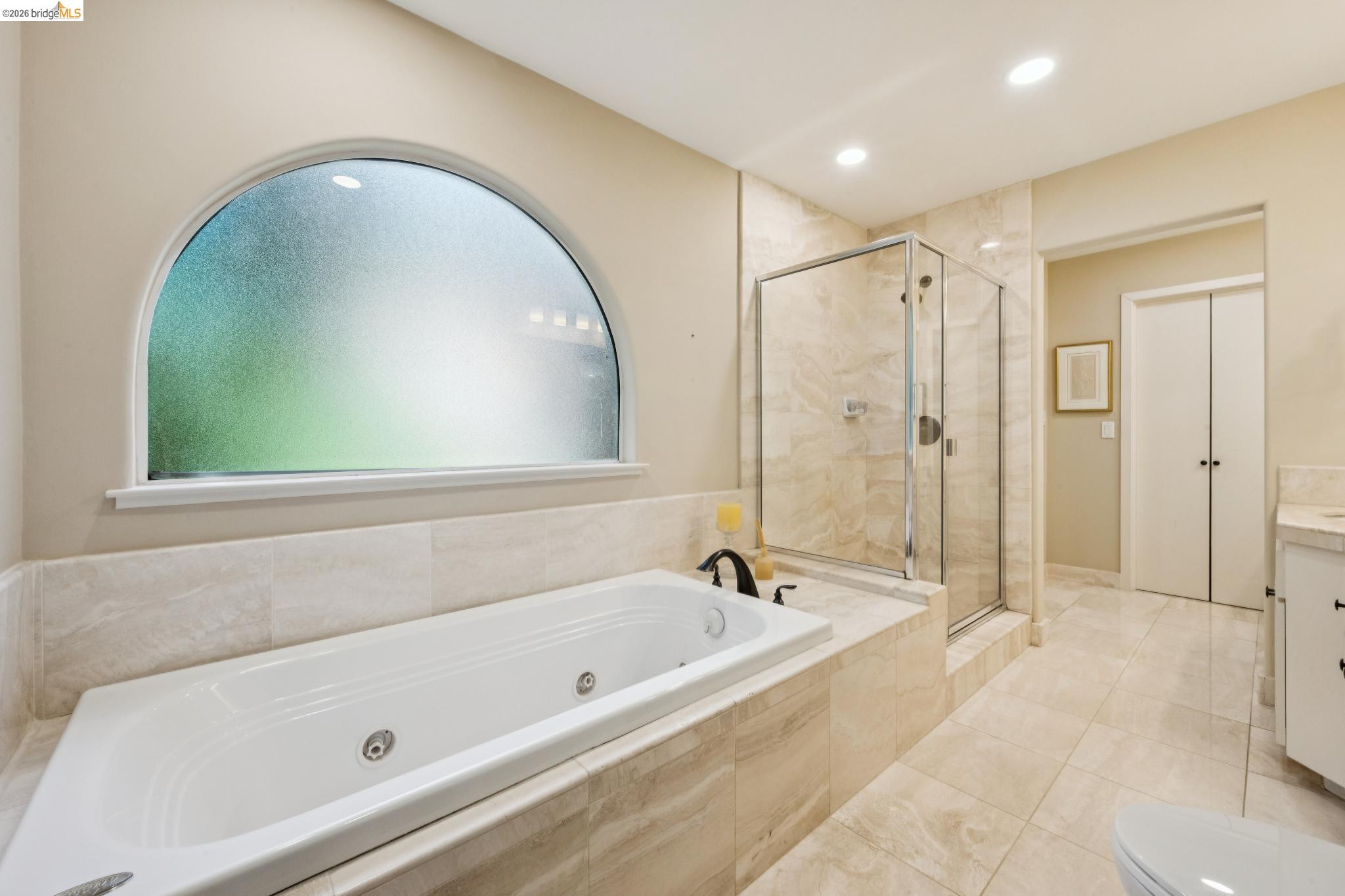 Detail Gallery Image 36 of 48 For 2929 Holyrood Drive, Oakland,  CA 94611 - 3 Beds | 2/1 Baths