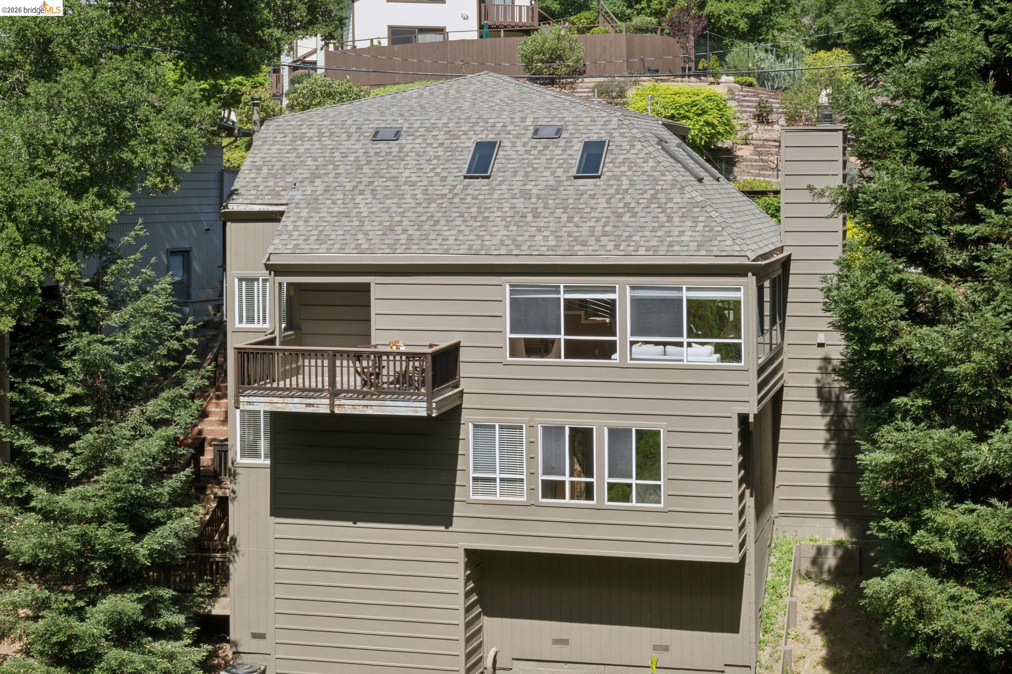 Detail Gallery Image 37 of 42 For 2929 Holyrood Drive, Oakland,  CA 94611 - 3 Beds | 2/1 Baths