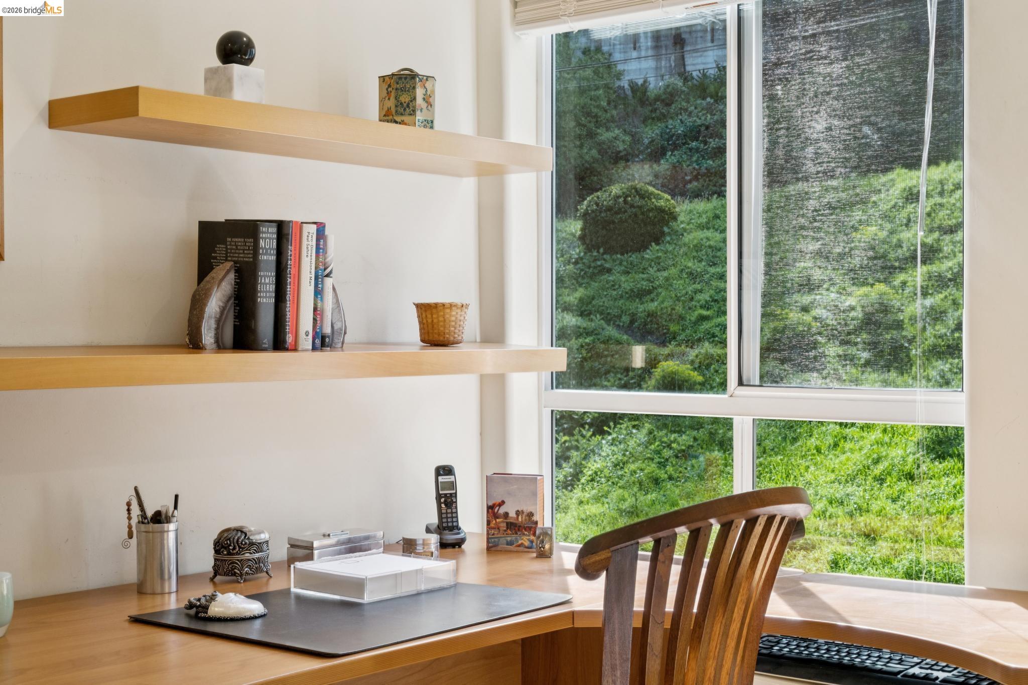 Detail Gallery Image 40 of 48 For 2929 Holyrood Drive, Oakland,  CA 94611 - 3 Beds | 2/1 Baths