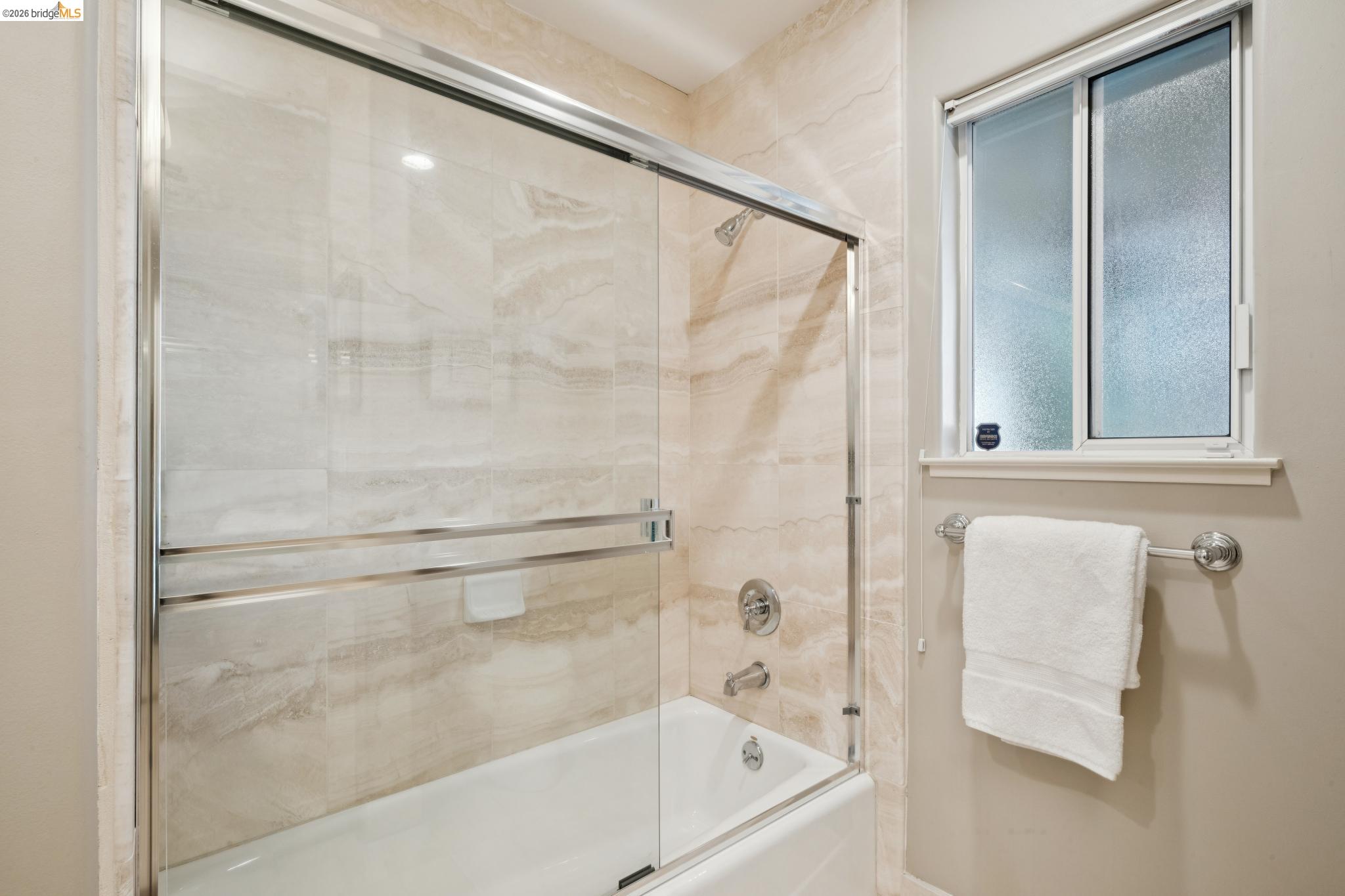 Detail Gallery Image 43 of 48 For 2929 Holyrood Drive, Oakland,  CA 94611 - 3 Beds | 2/1 Baths