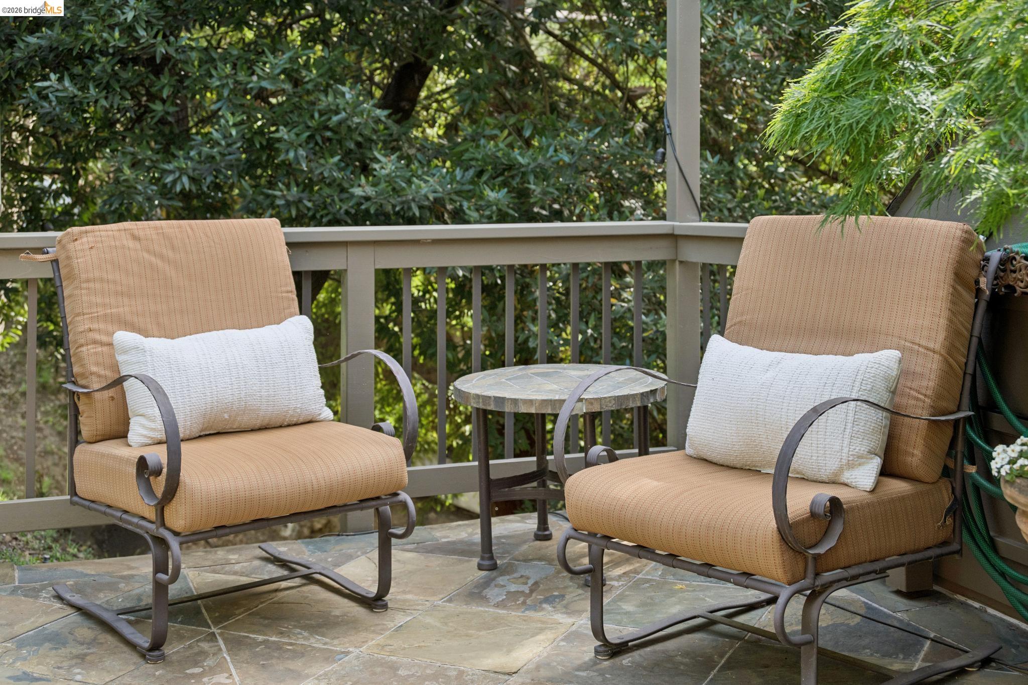 Detail Gallery Image 7 of 48 For 2929 Holyrood Drive, Oakland,  CA 94611 - 3 Beds | 2/1 Baths