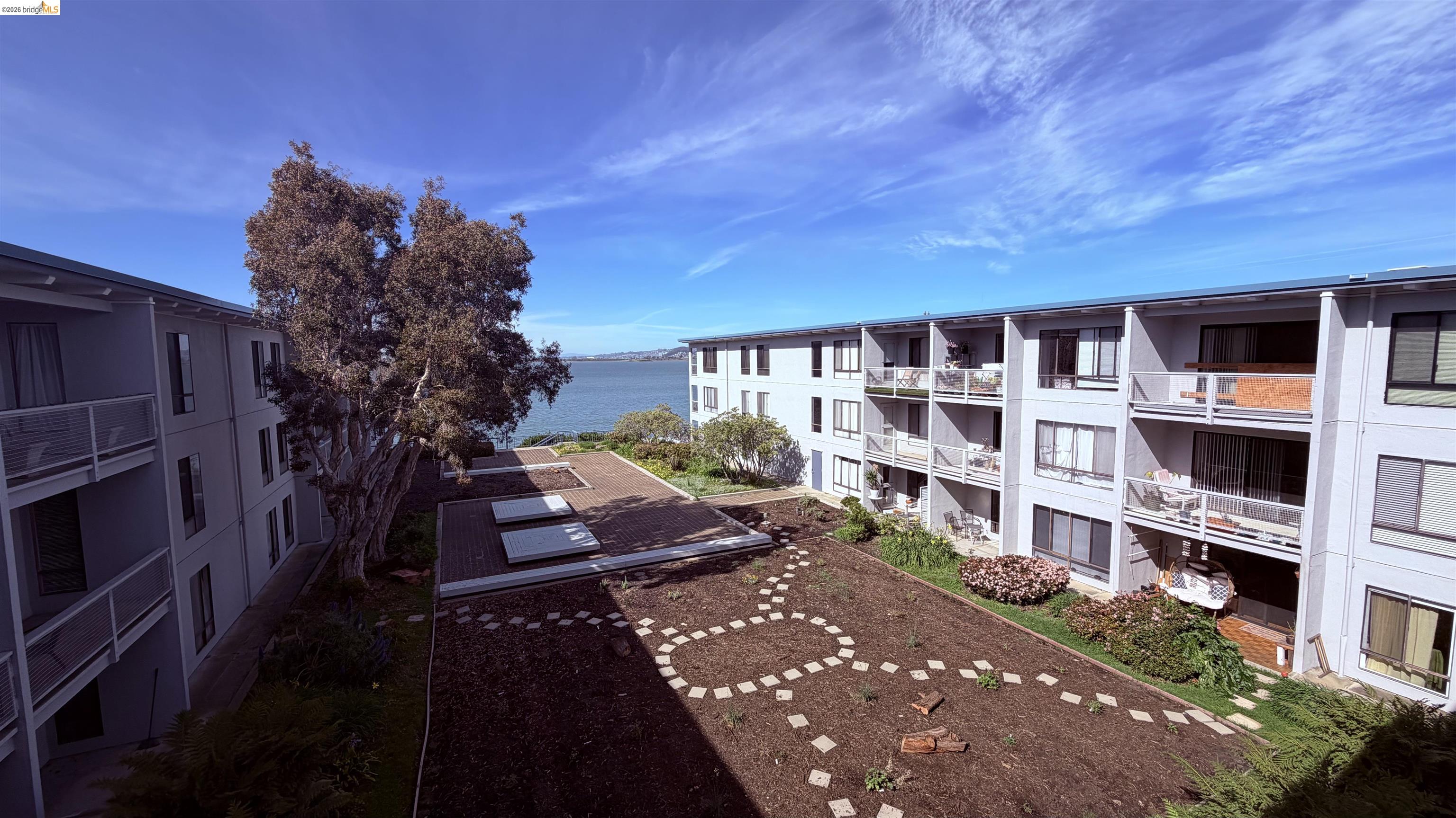 Detail Gallery Image 2 of 35 For 6 Captain Dr. #E428,  Emeryville,  CA 94608 - 0 Beds | 1 Baths