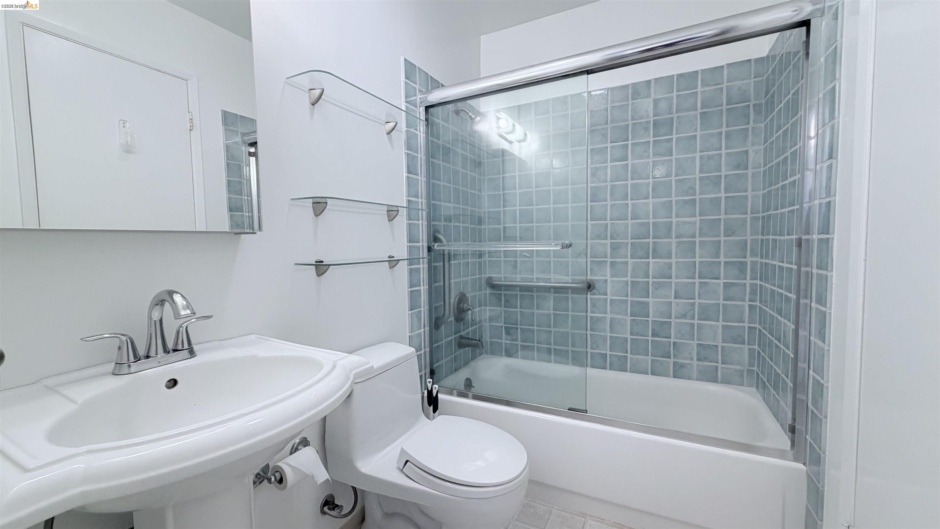 Detail Gallery Image 23 of 35 For 6 Captain Dr. #E428,  Emeryville,  CA 94608 - 0 Beds | 1 Baths