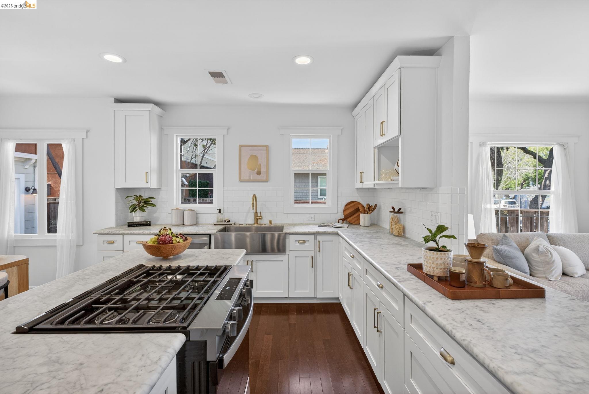 Detail Gallery Image 17 of 29 For 1075 41st St, Emeryville,  CA 94608 - 3 Beds | 3 Baths